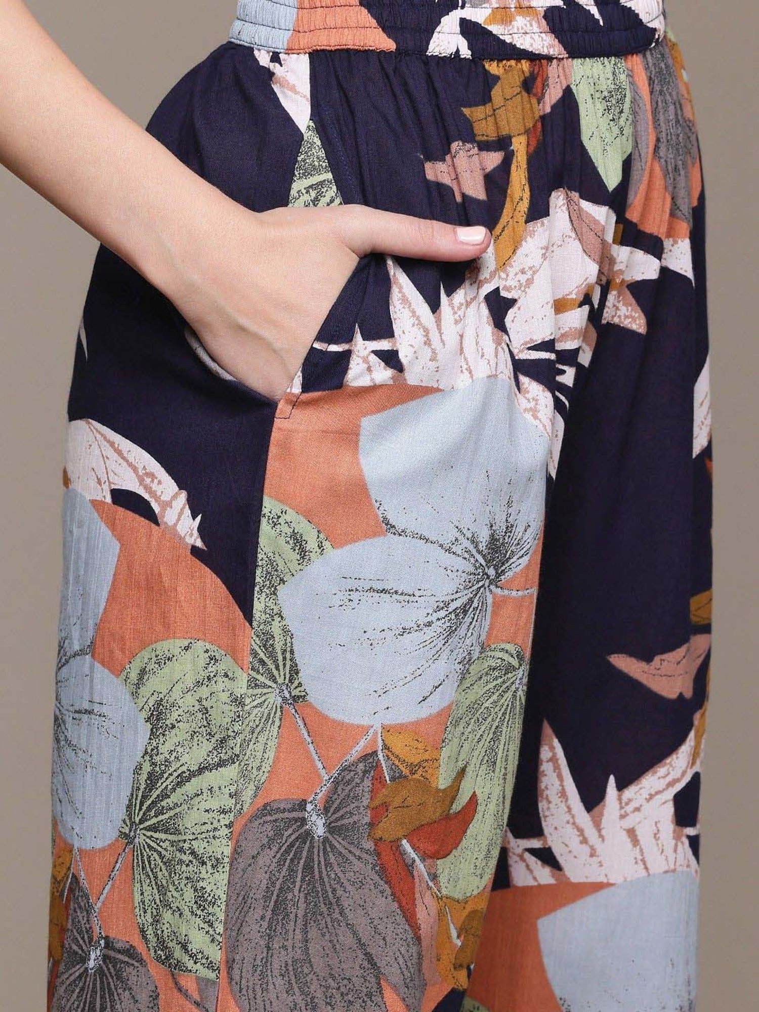 READIPRINT FASHIONS Black Cotton Printed Crop Top Pant Set With Jacket