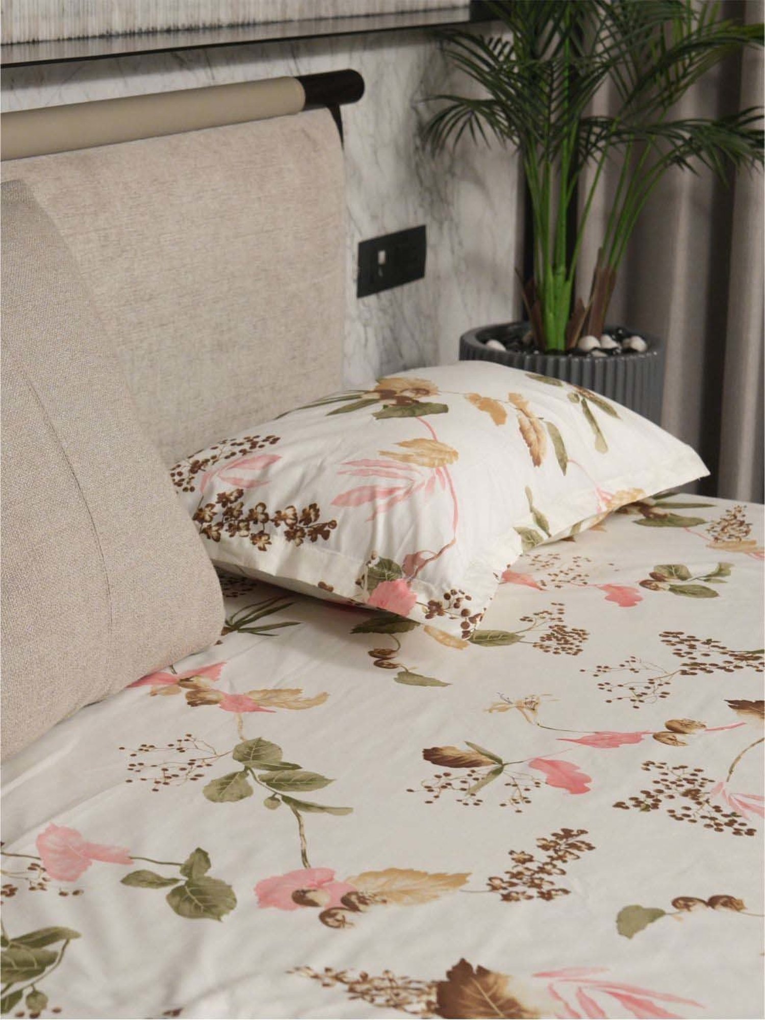 Urban Space White & Pink Cotton 200 TC Cherry Blossom Single Bedsheet with 1 Pillow Cover