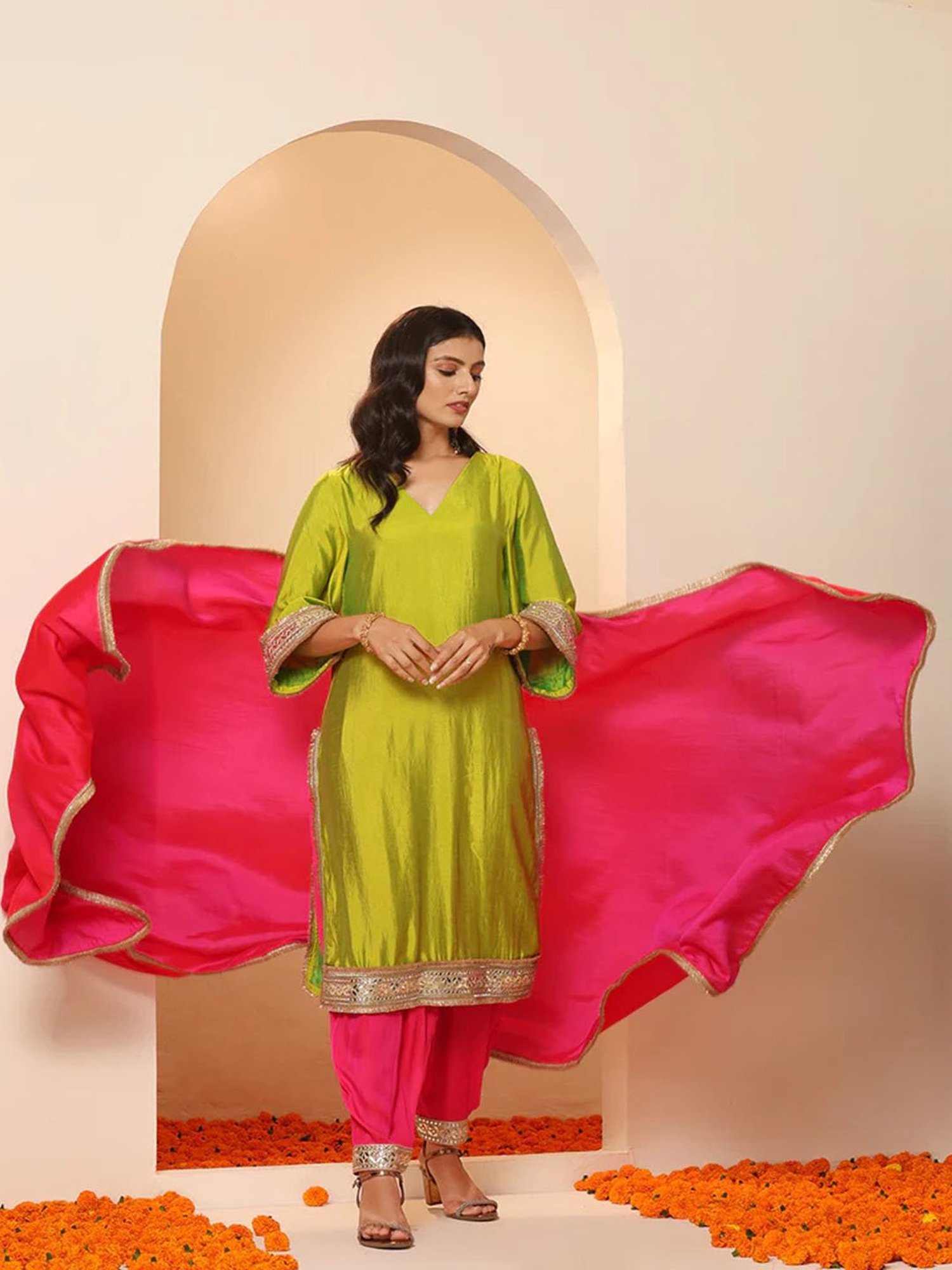 Swtantra Fuchsia Satin Dupatta