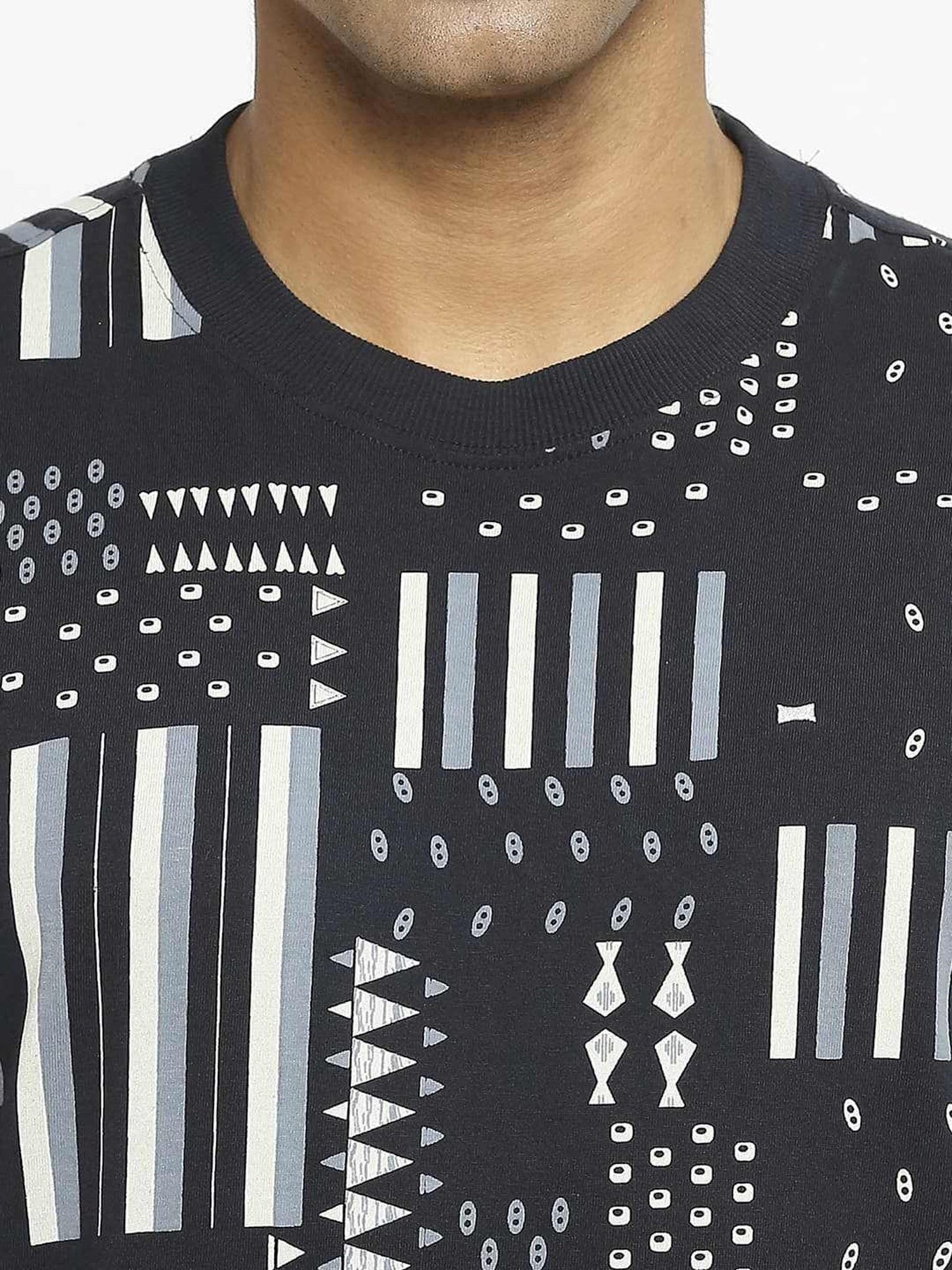 Basics Black Cotton Relaxed Fit Printed T-Shirt