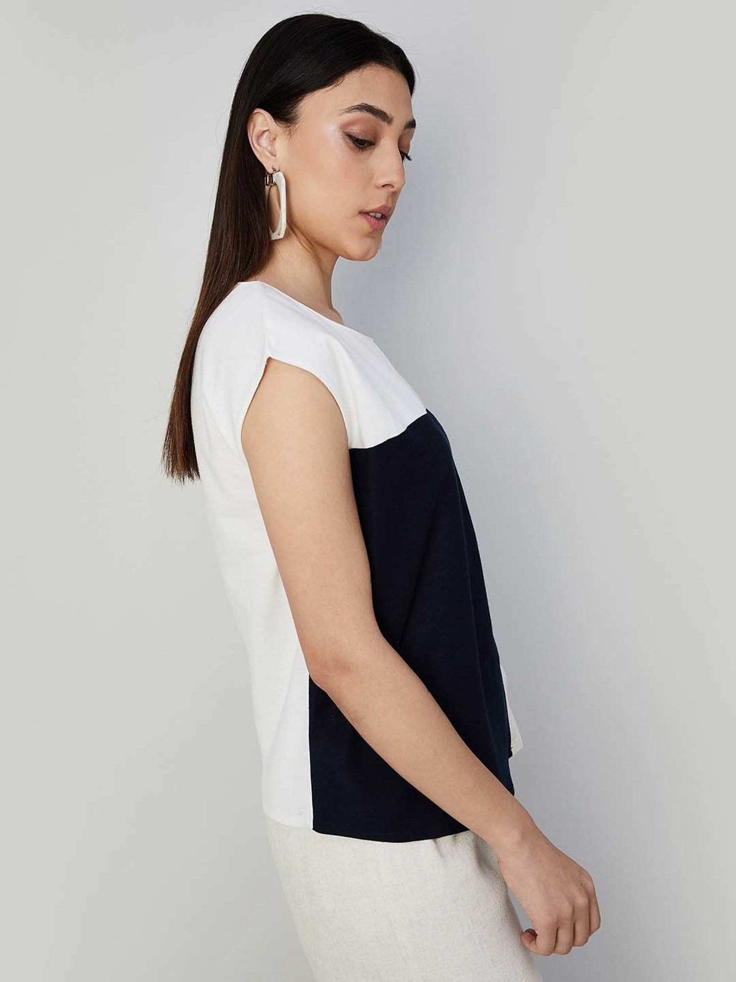 Code by Lifestyle Off-White & Black Color-Block Top