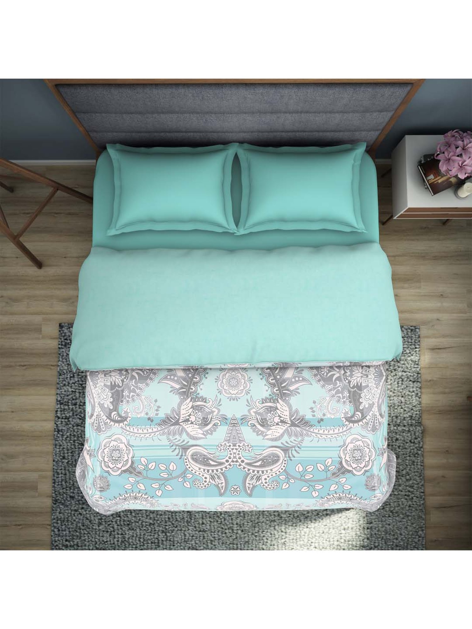 Welspun Bliss Light Silver & Blue Microfibre 120 GSM Shell Double Bed Quilt