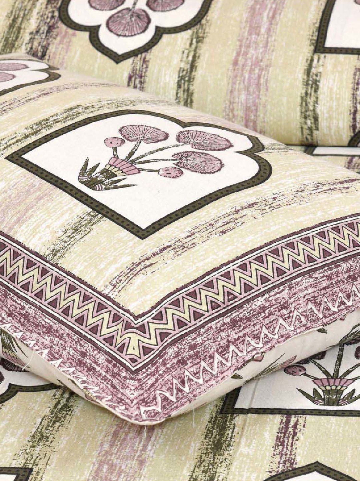 JaipurFabric Green & Purple 180 TC 100% Cotton Jharokha Double Bedsheet with 2 Pillow Covers