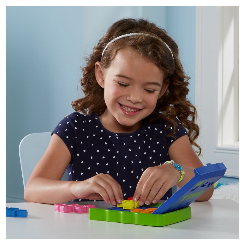 Educational Insights Kanoodle Jr. Spatial Reasoning Strategy Game 8pc