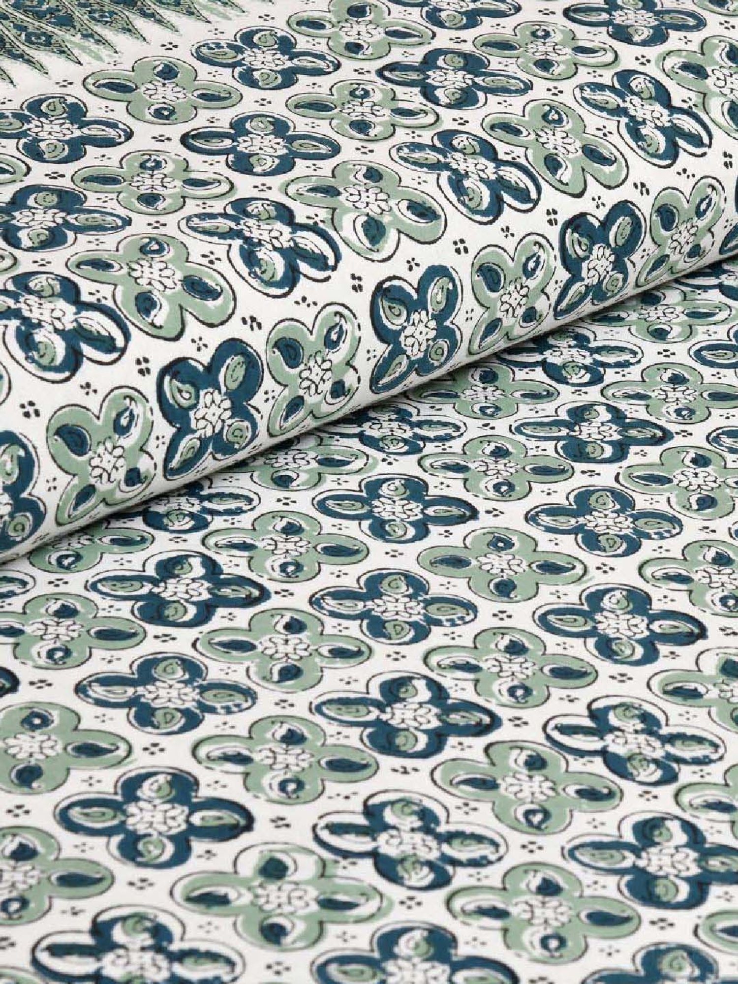 JaipurFabric Green 180 TC 100% Cotton Mini Blocks Double Bedsheet with 2 Pillow Covers