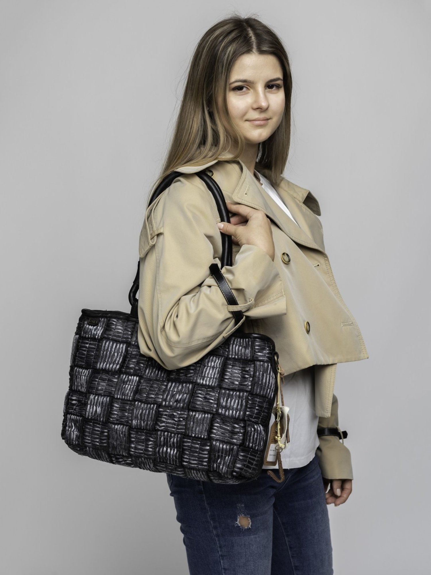 Art N Vintage Crown Black Leather Textured Medium Shoulder Handbag