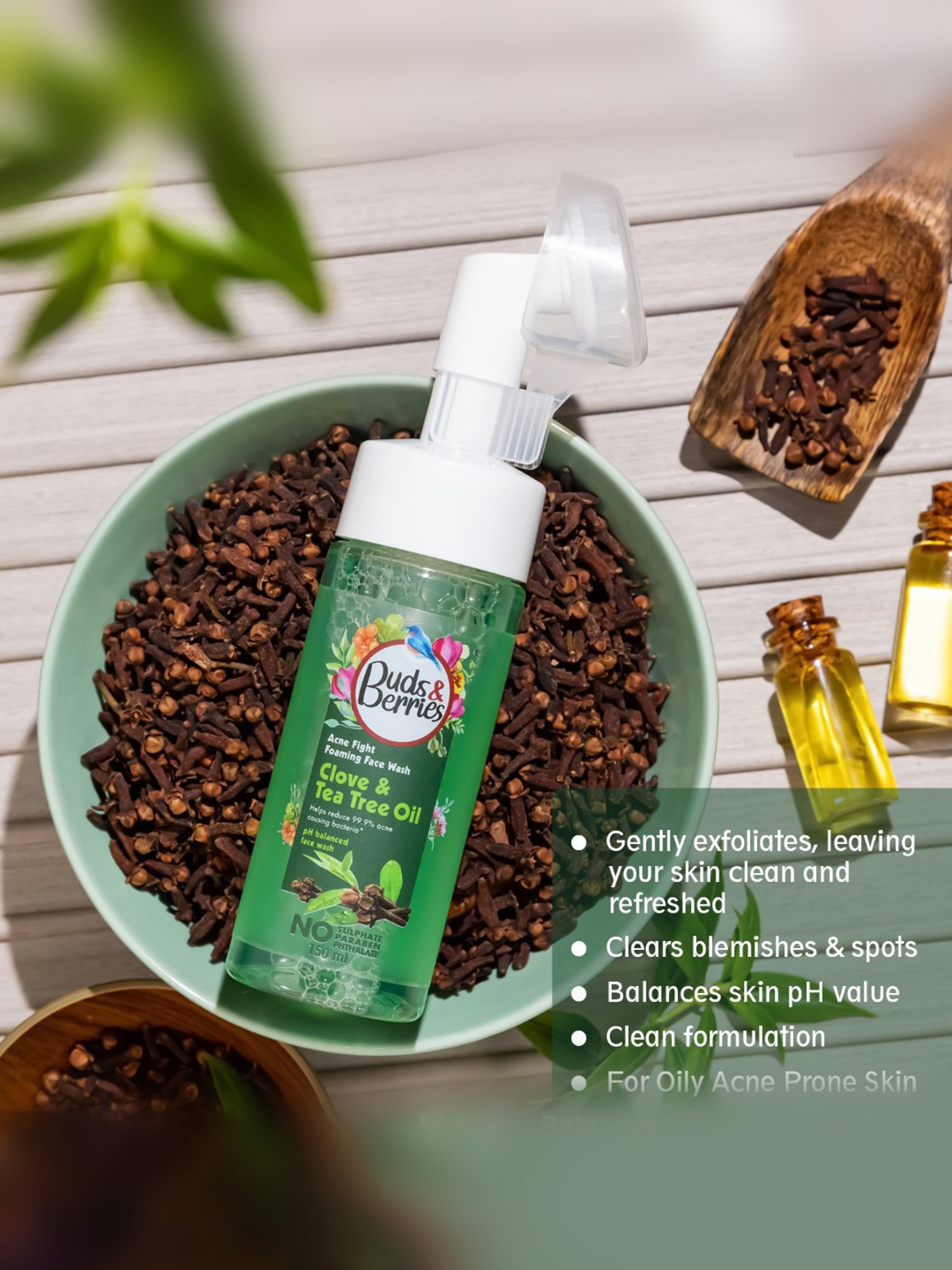 Buds & Berries Clove & Tea Tree Oil Acne Fight Foaming Face Wash - 150 ml