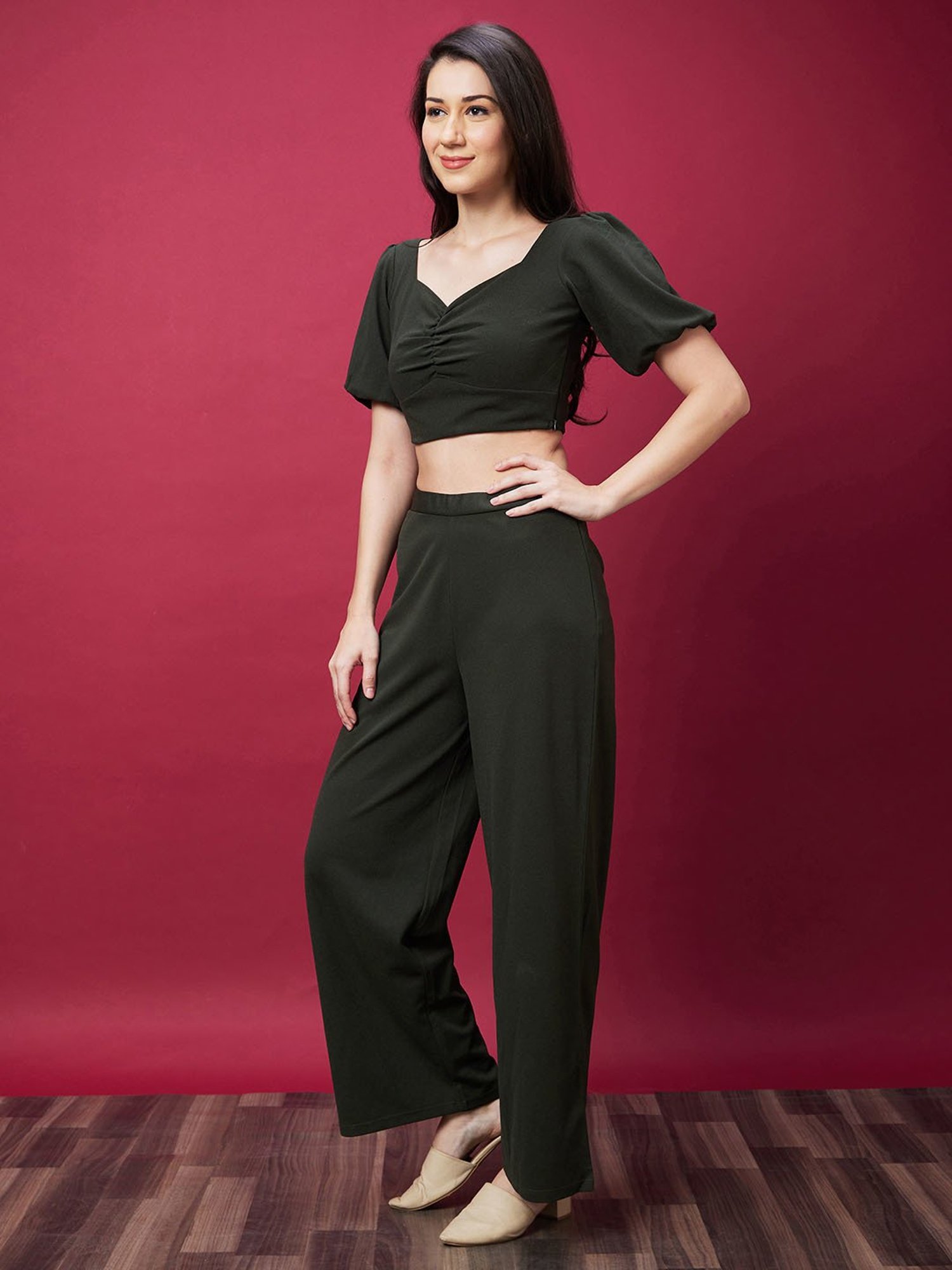 Globus Olive Crop Top With Trousers