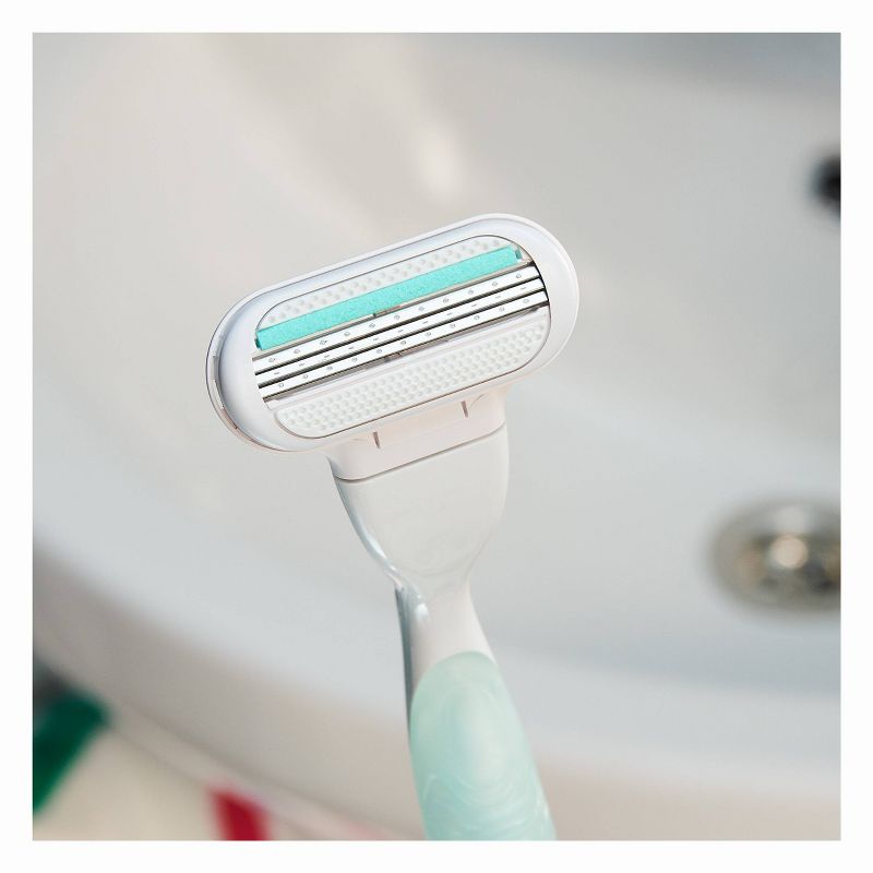 Venus Smooth Sensitive Women's Razor + 4 Razor Blade Refills