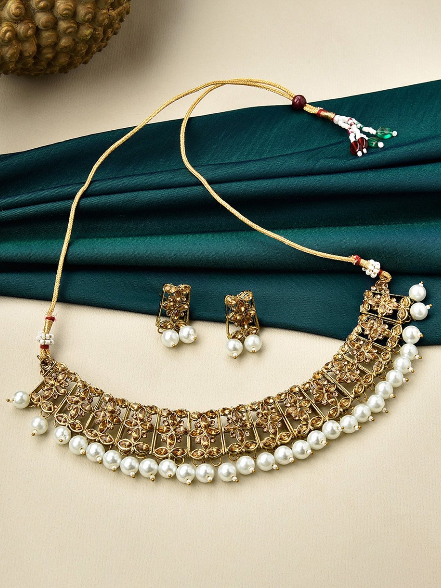 Fida White Jewellery Set