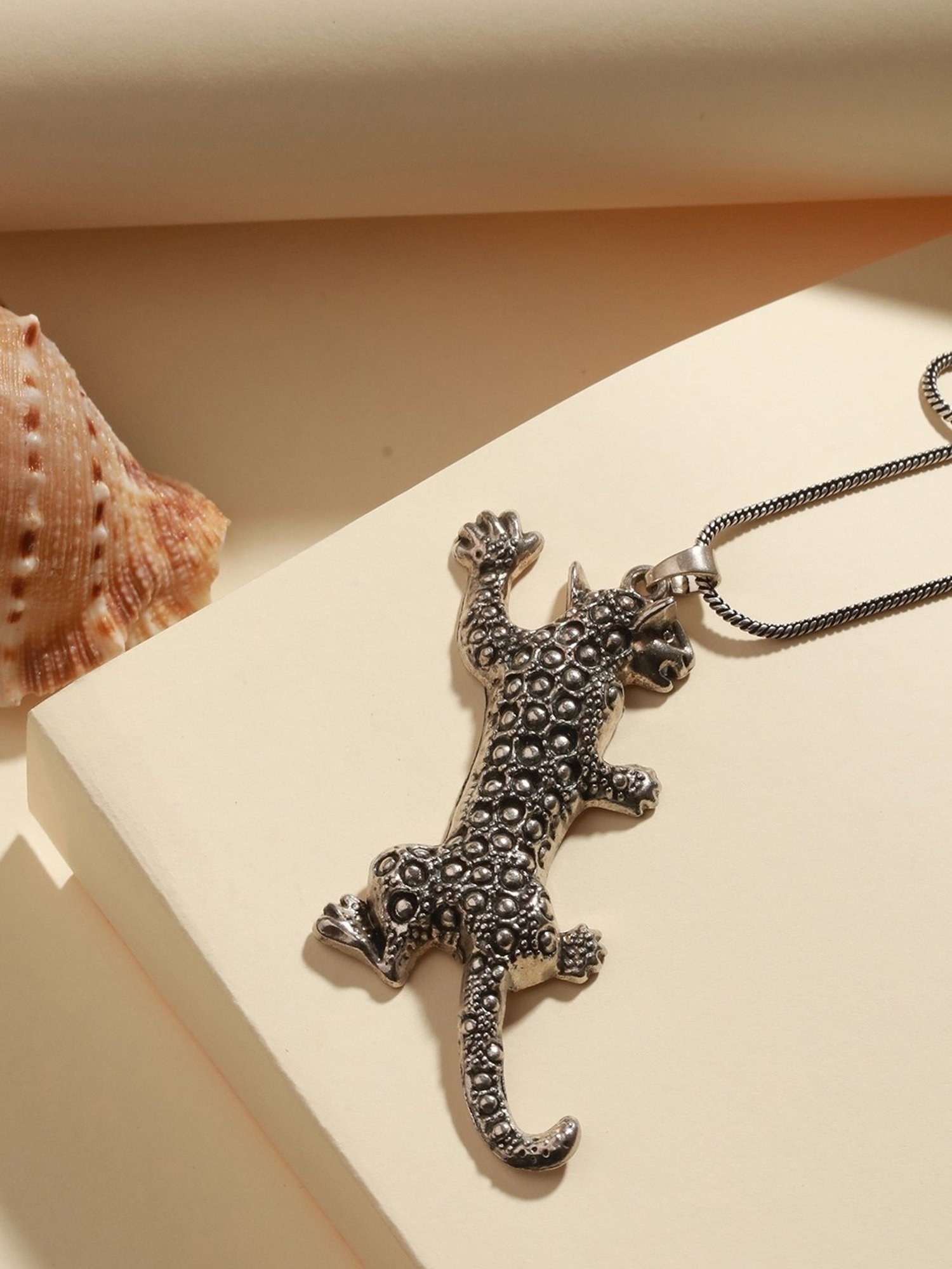 Bold by Priyaasi Leopard Black Casual Pendant With Chain for Men