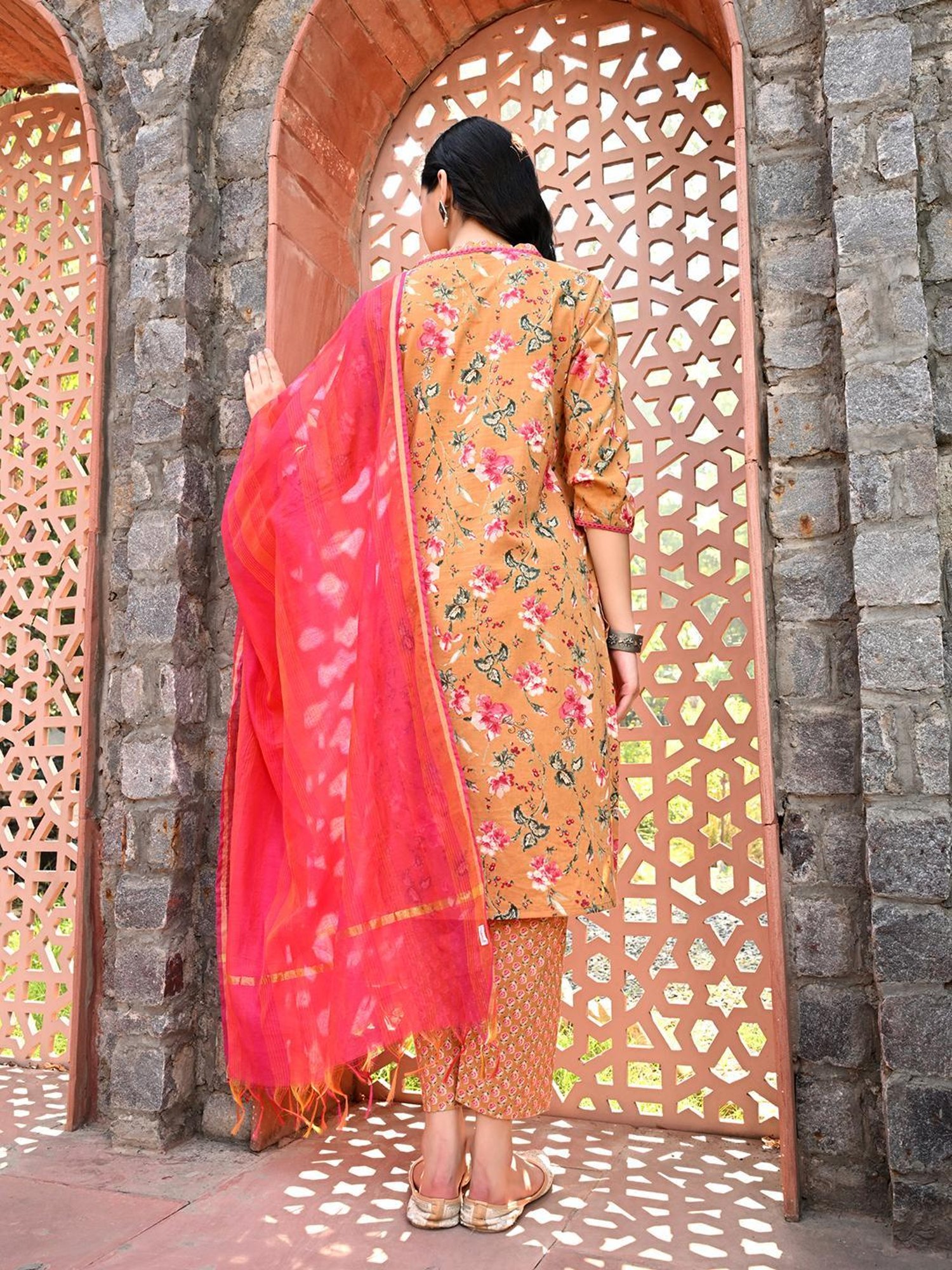 DECKEDUP Orange & Pink Floral Print Kurta With Pants & Dupatta