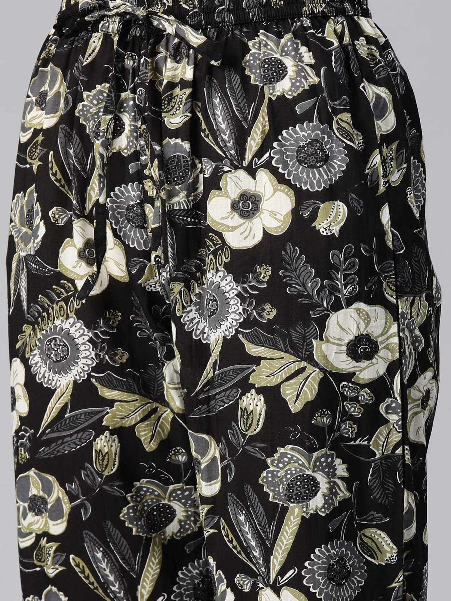 READIPRINT FASHIONS Black Cotton Floral Print Kurta Pant Set