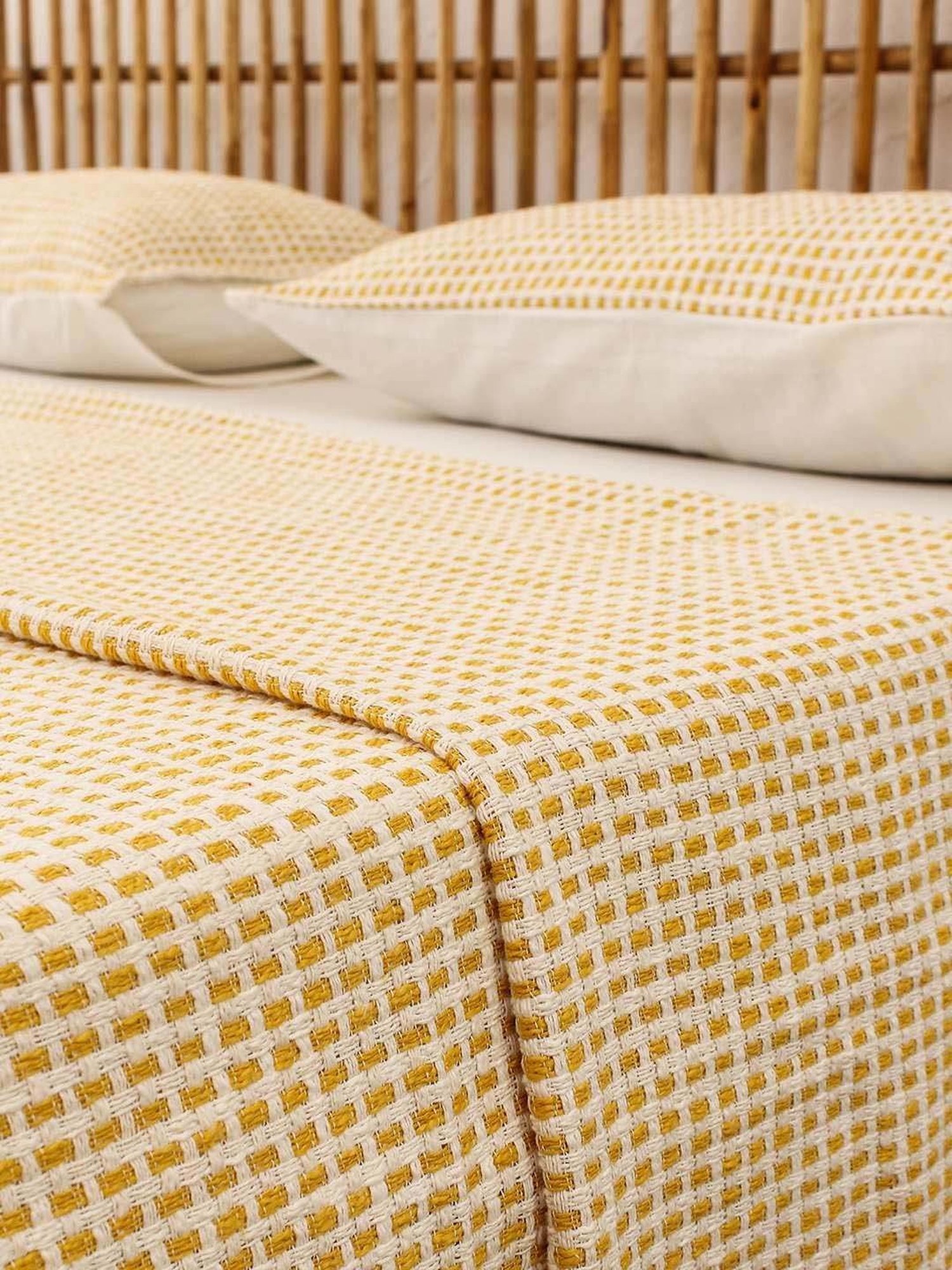 House This Girnar Yellow 150 TC Cotton Double Bedcover with 2 Pillow Covers
