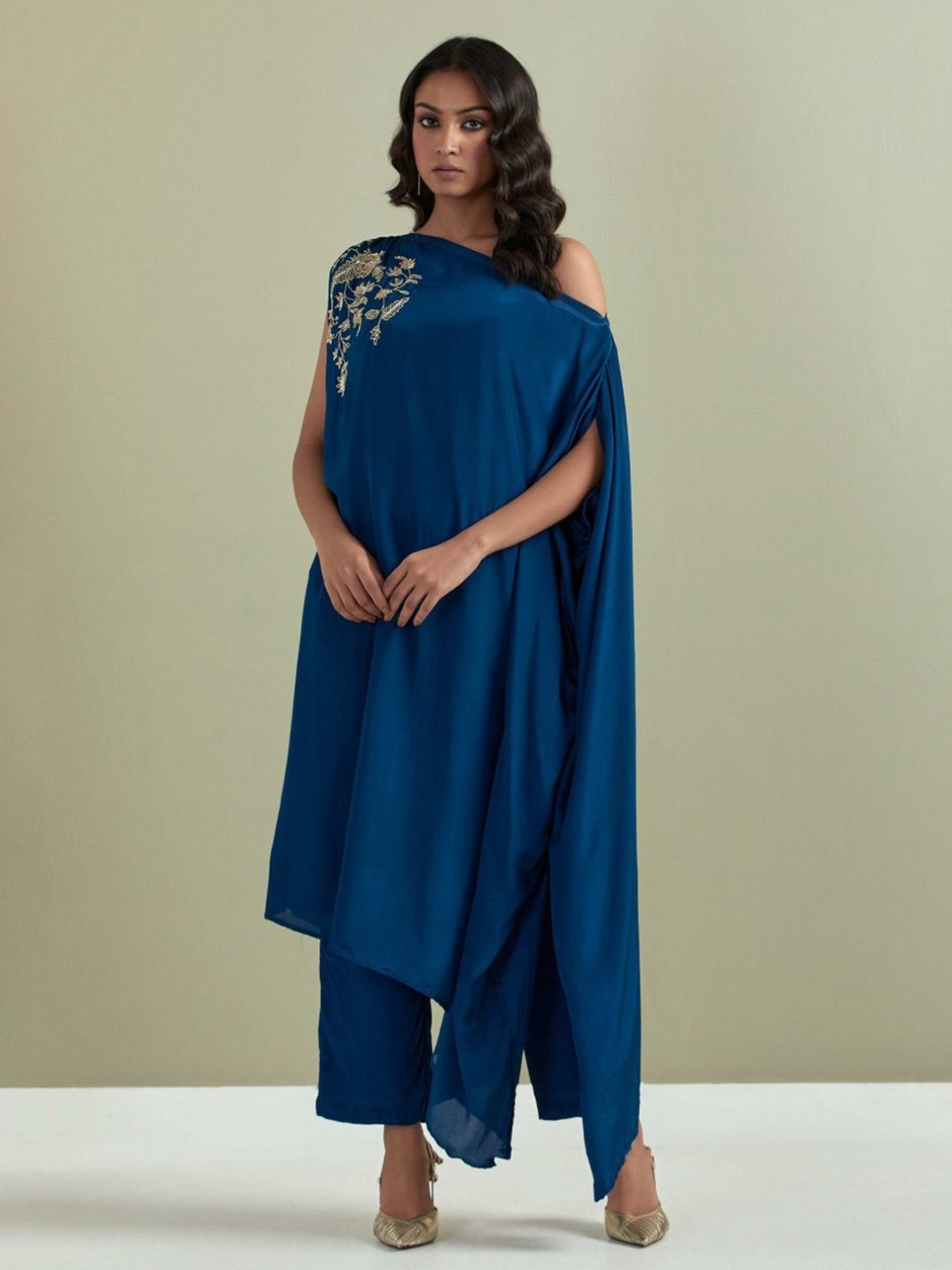 Priya Chaudhary Blue Saranya Embroidered Crepe Kurta