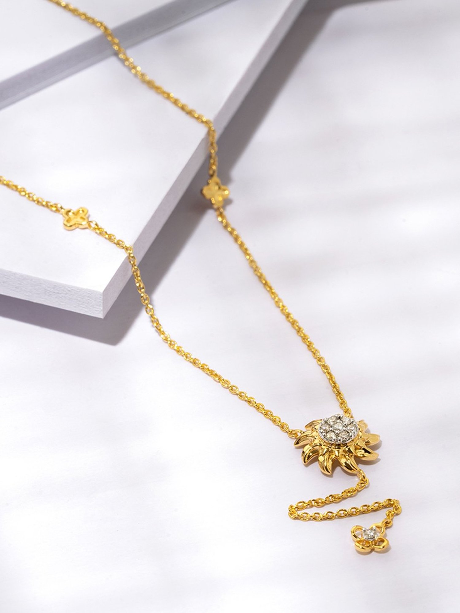 P.N.Gadgil Jewellers 18k Gold Spinner Floret Diamond Necklace For Women