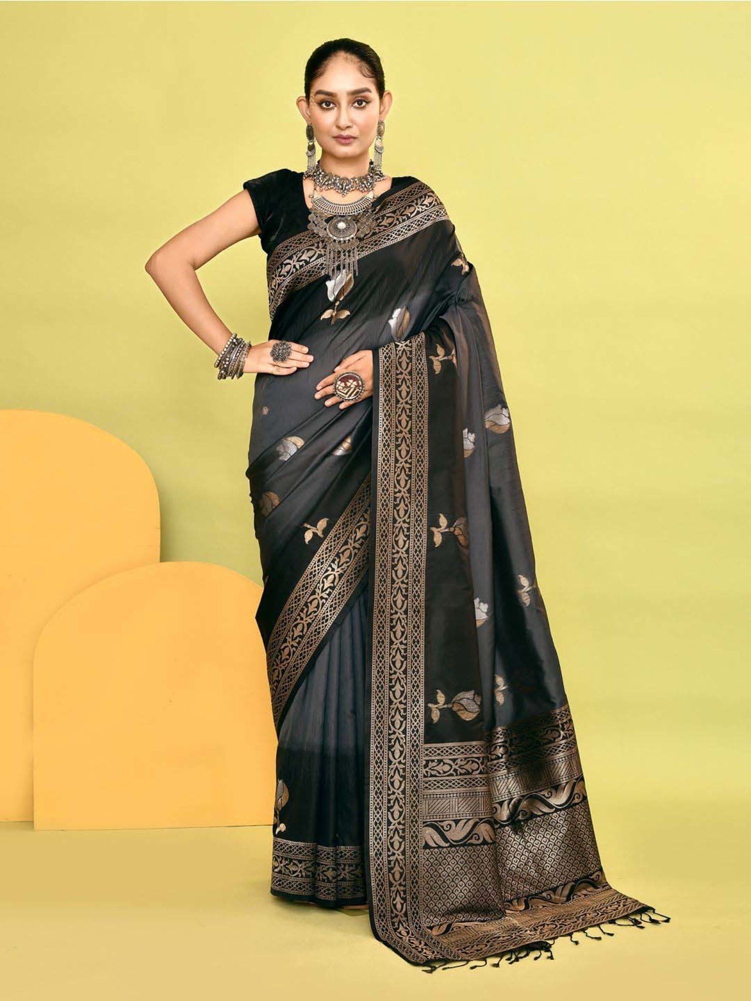 Elora Grey Silk Woven Saree With Unstitched Blouse