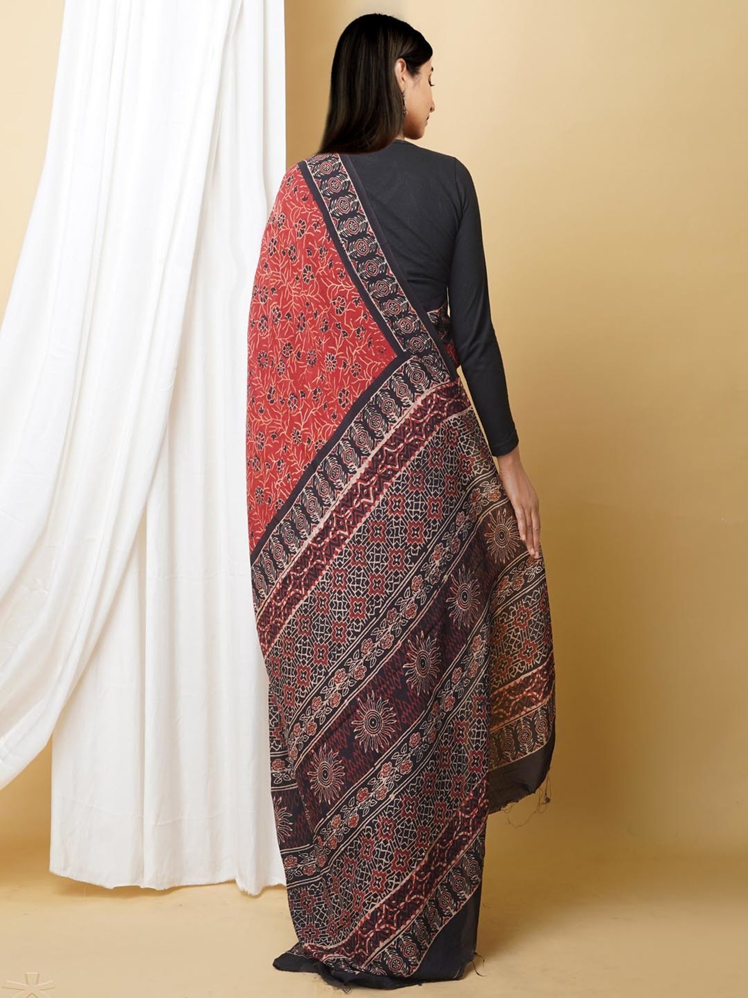 Unnati Silks Grey Cotton Printed Saree With Unstitched Blouse