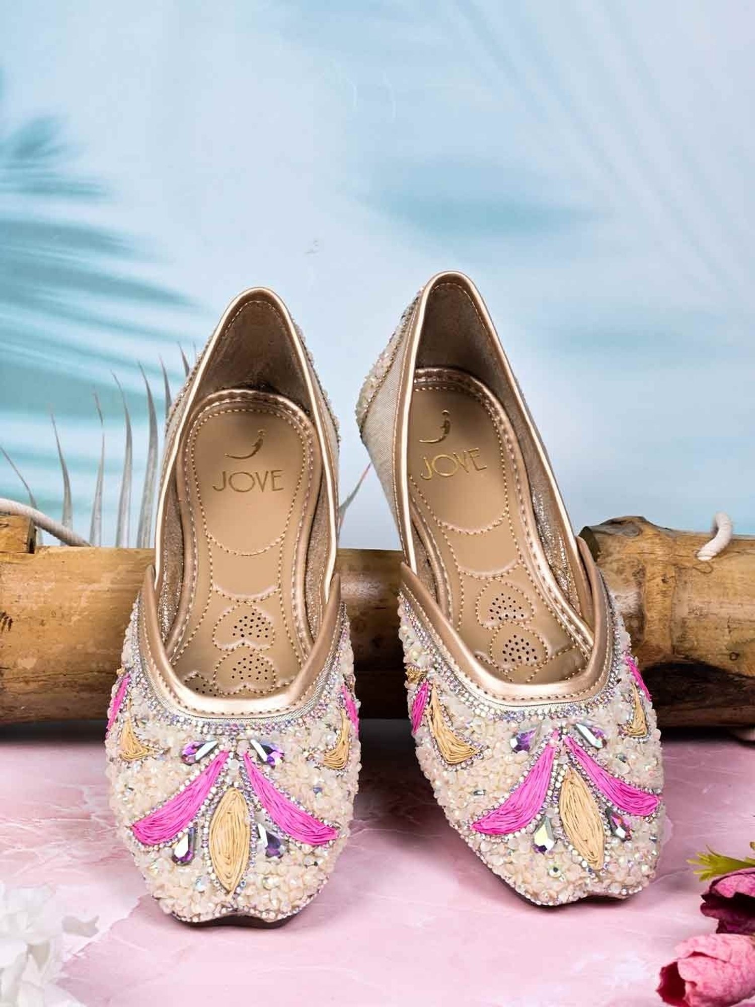 Jove Women's Gold Ethnic Juttis