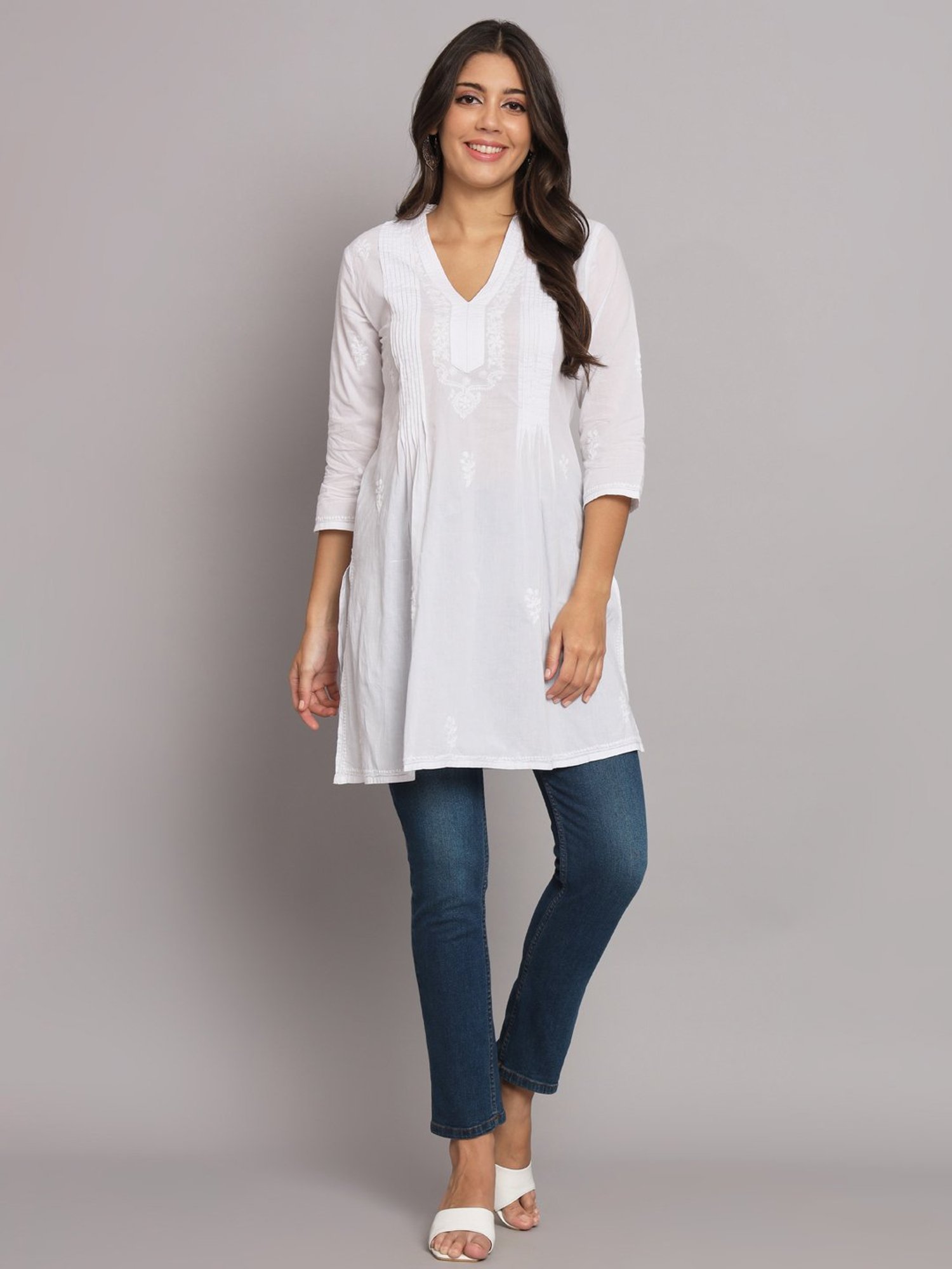 PARAMOUNT CHIKAN White Cotton Lucknowi Chikankari Straight Kurti