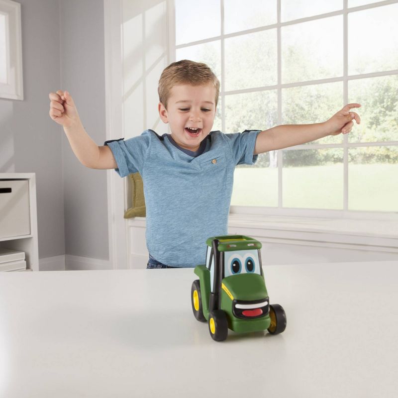 TOMY John Deere Push n' Roll Johnny
