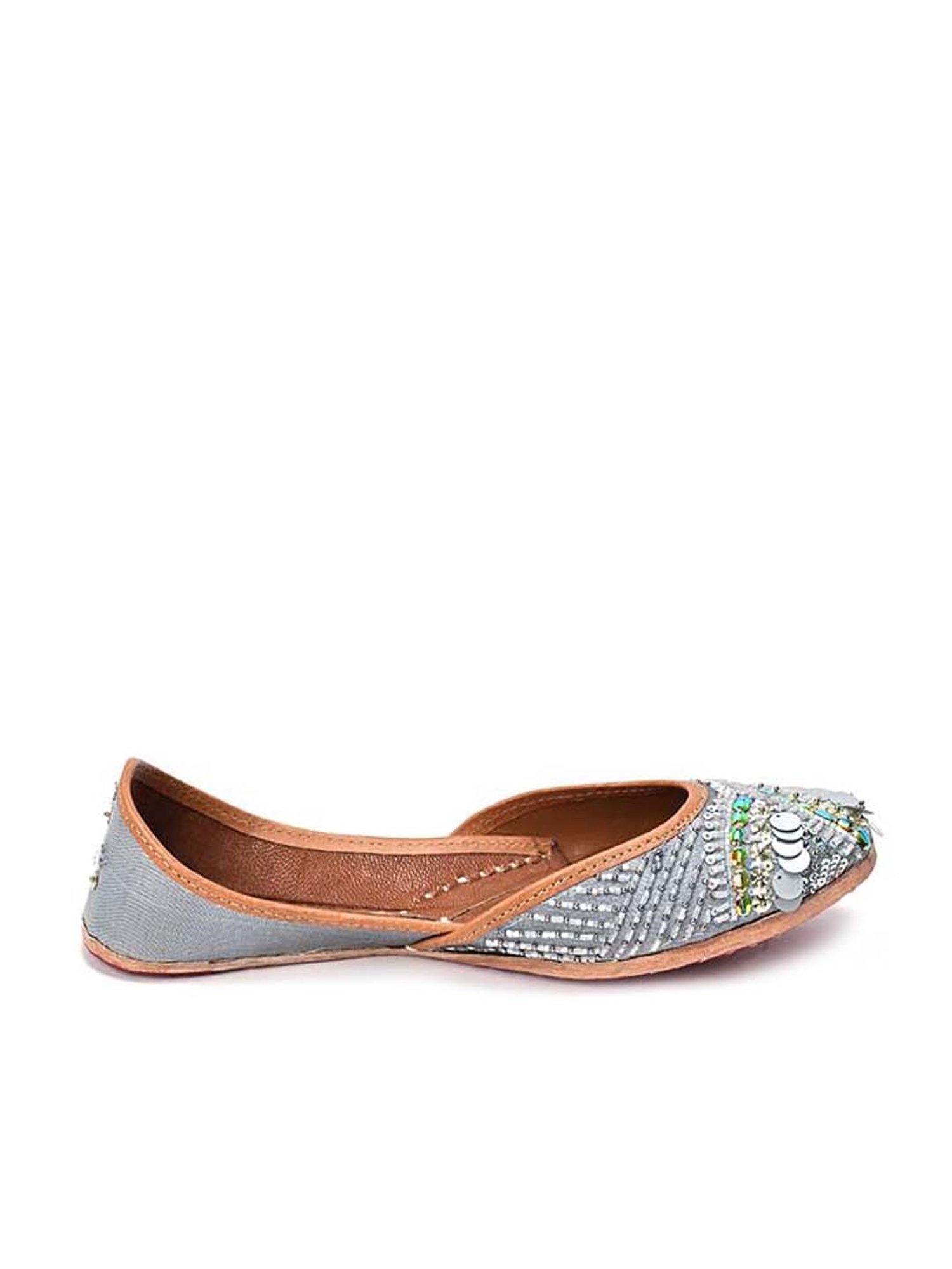 Scentra Women's Grey Ethnic Juttis