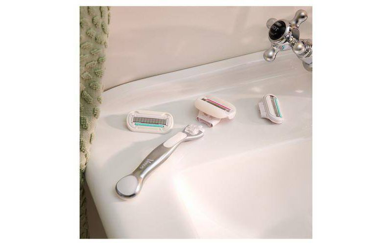 Venus ComfortGlide with Olay Women's Razor + 2 Razor Blade Refills Sugarberry