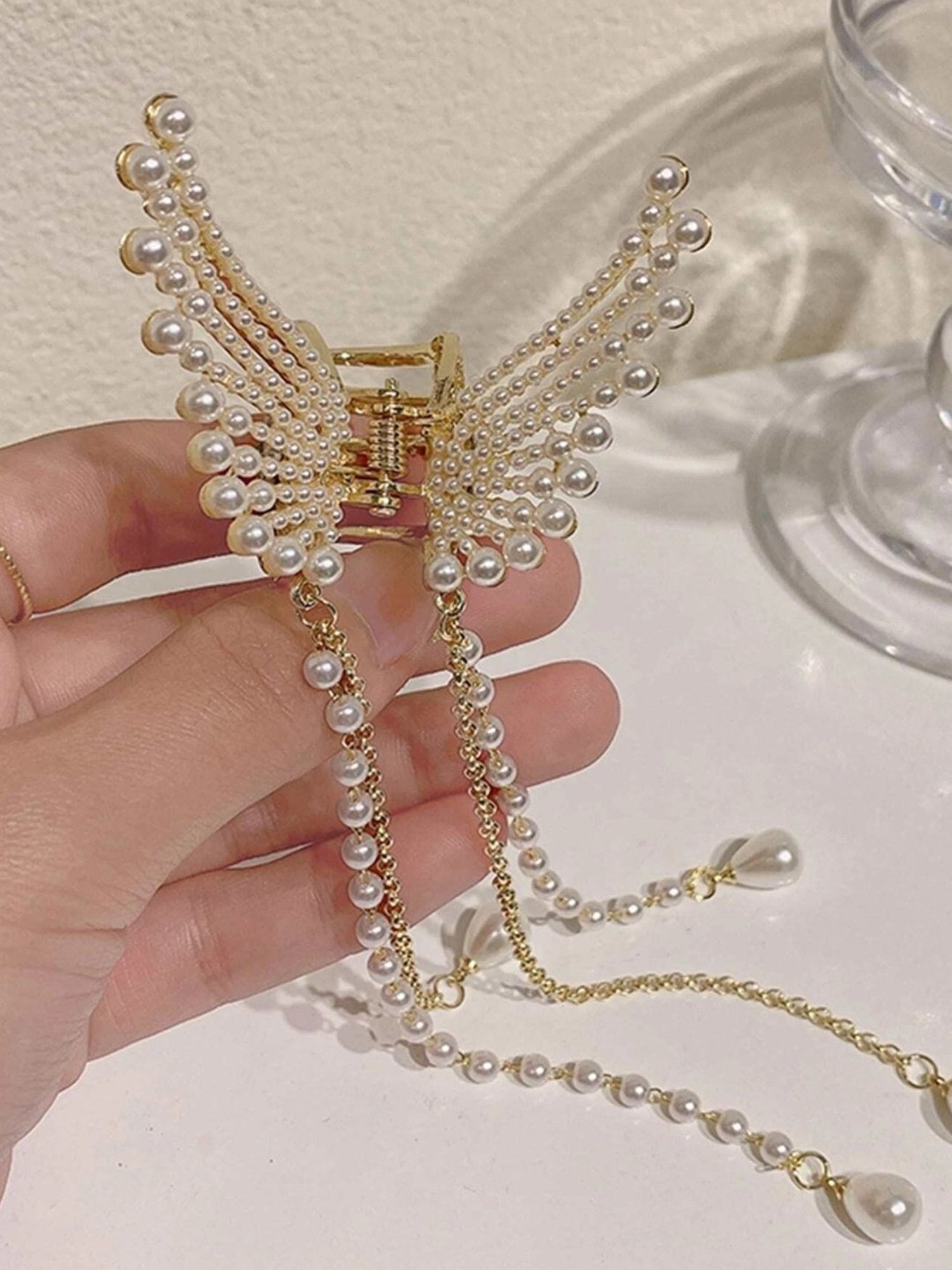 OOMPH White Pearls Angel Wings & Tassel Hair Claw