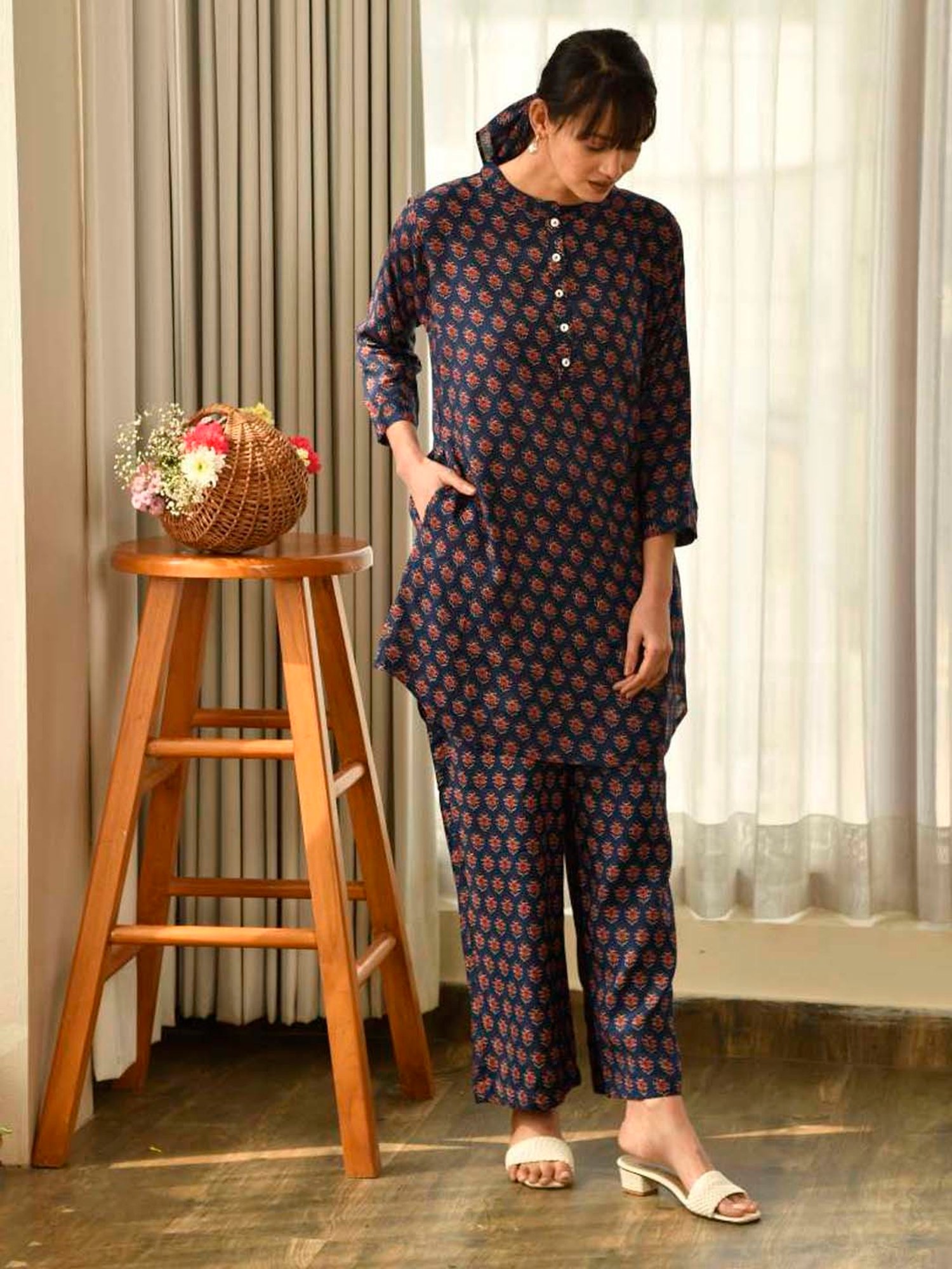 Ekohum Blue Printed Muslin Kurta with Pant Co-Ord Set