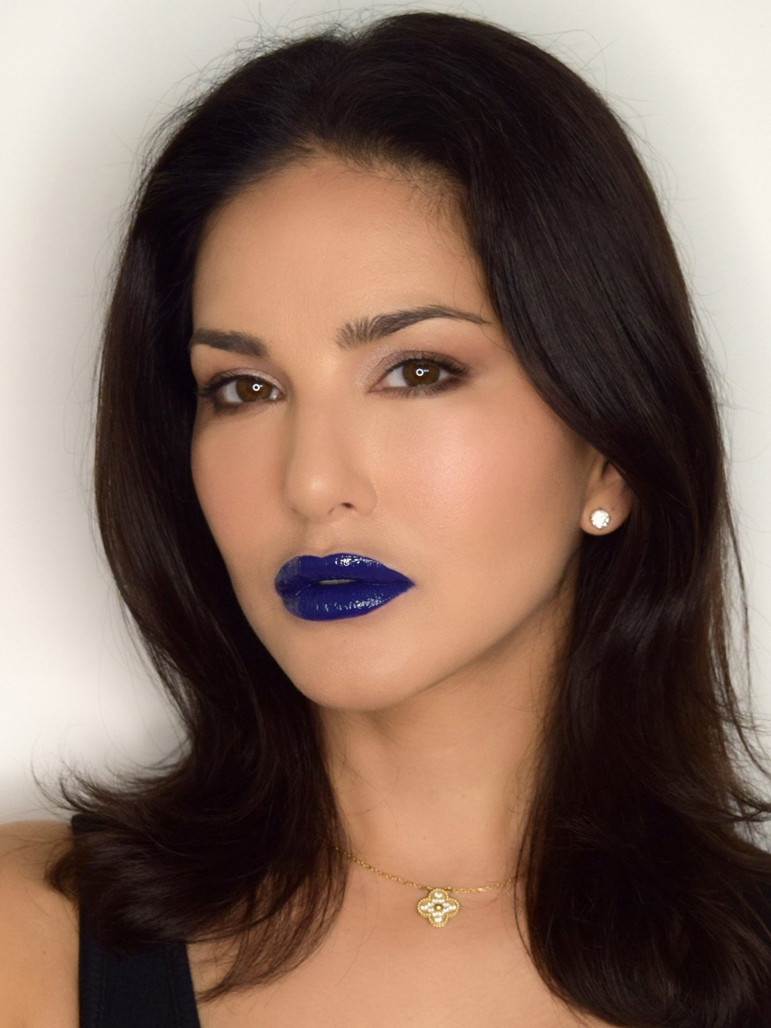 StarStruck By Sunny Leone Liquid Lip Color Sapphire - 5.5 ml