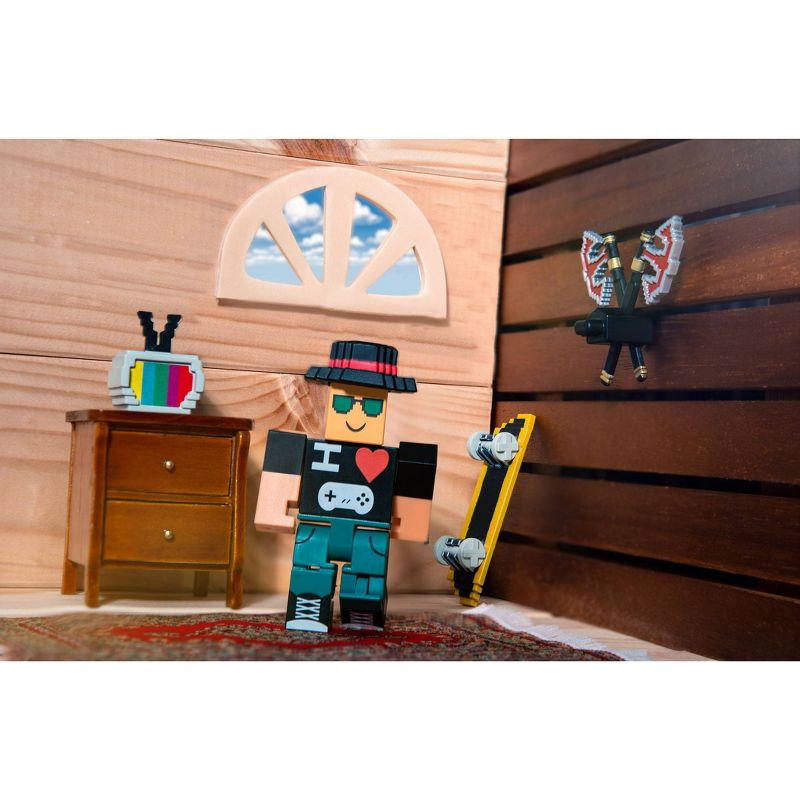 Roblox Avatar Shop Series Collection - Retro 8-Bit Gamer Figure Pack (Includes Exclusive Virtual Item)