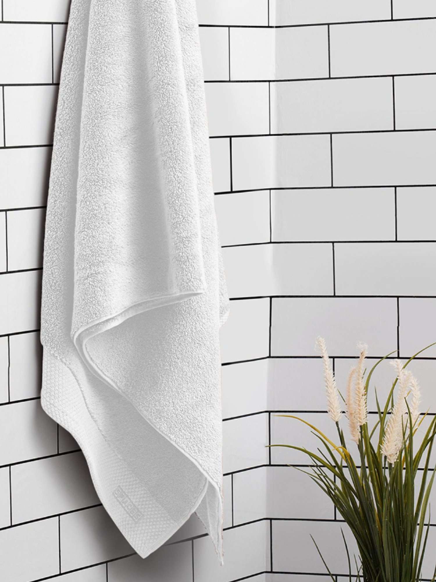 Spaces Luxury Egyption White 670 GSM Cotton Bath Towel