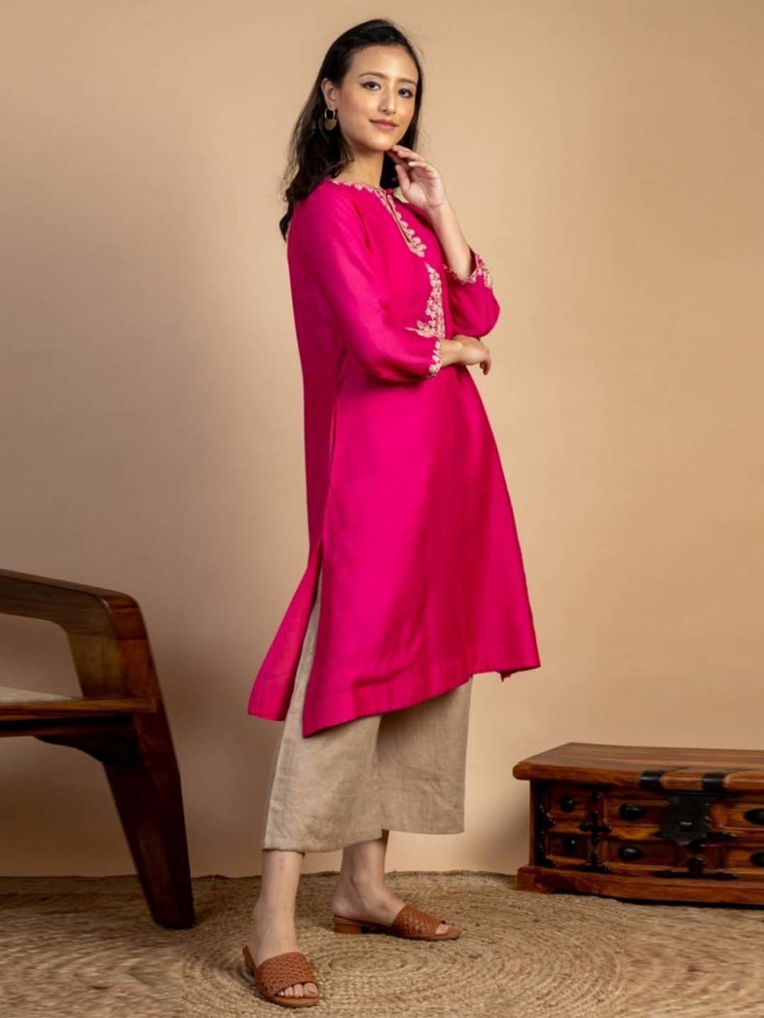 Mushio Magenta Tejo Embroidered Maheshwari Silk Kurta