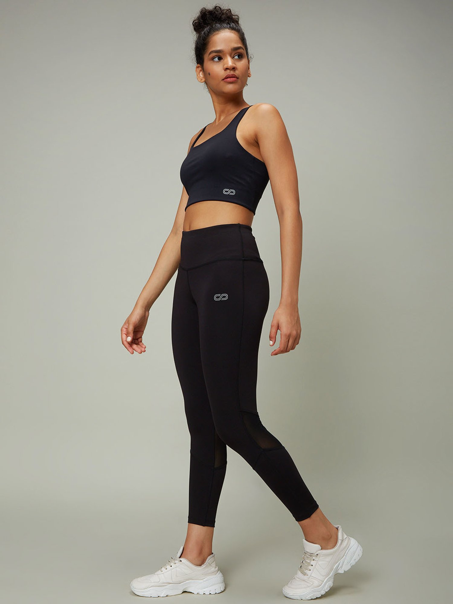 SILVERTRAQ Black Full Coverage Sports Bra