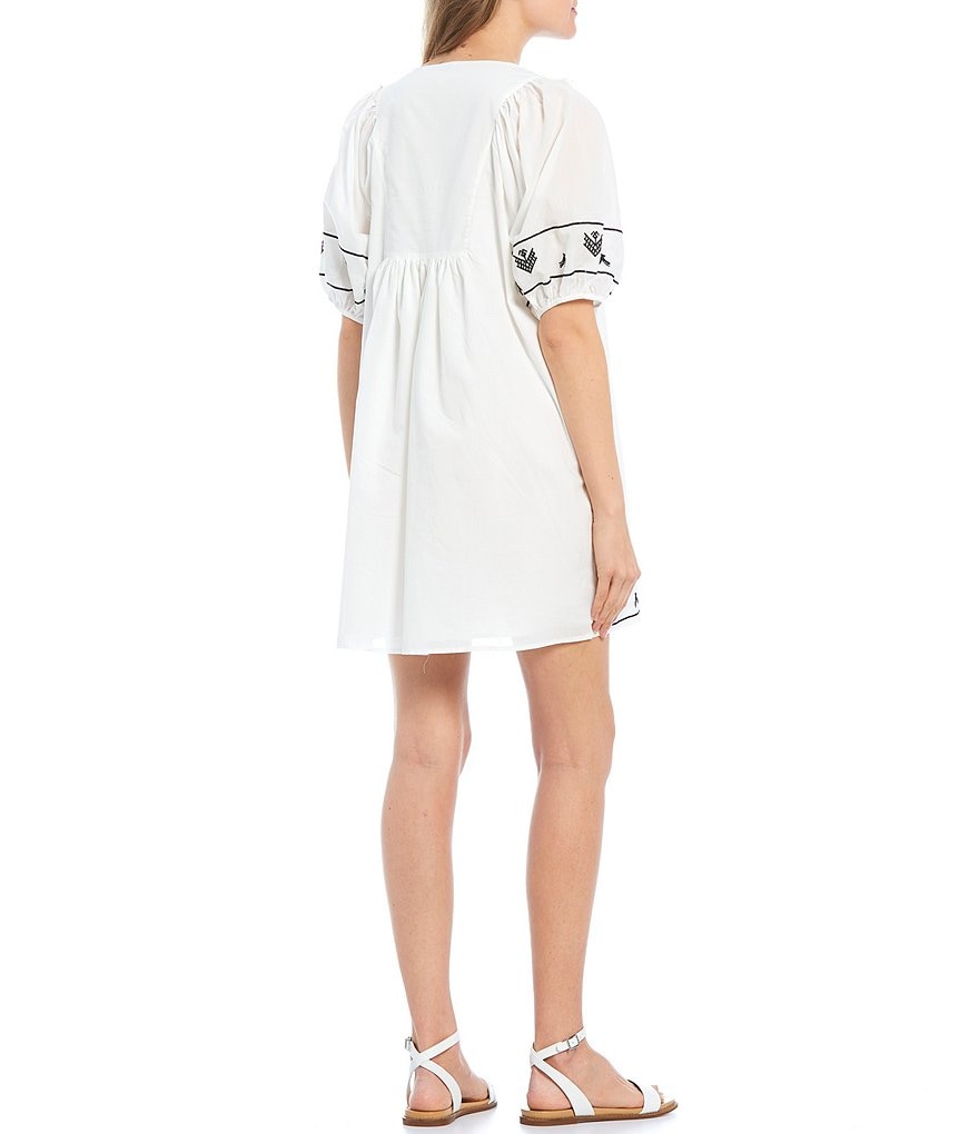 C&V Chelsea & Violet Embroidered Tunic Dress