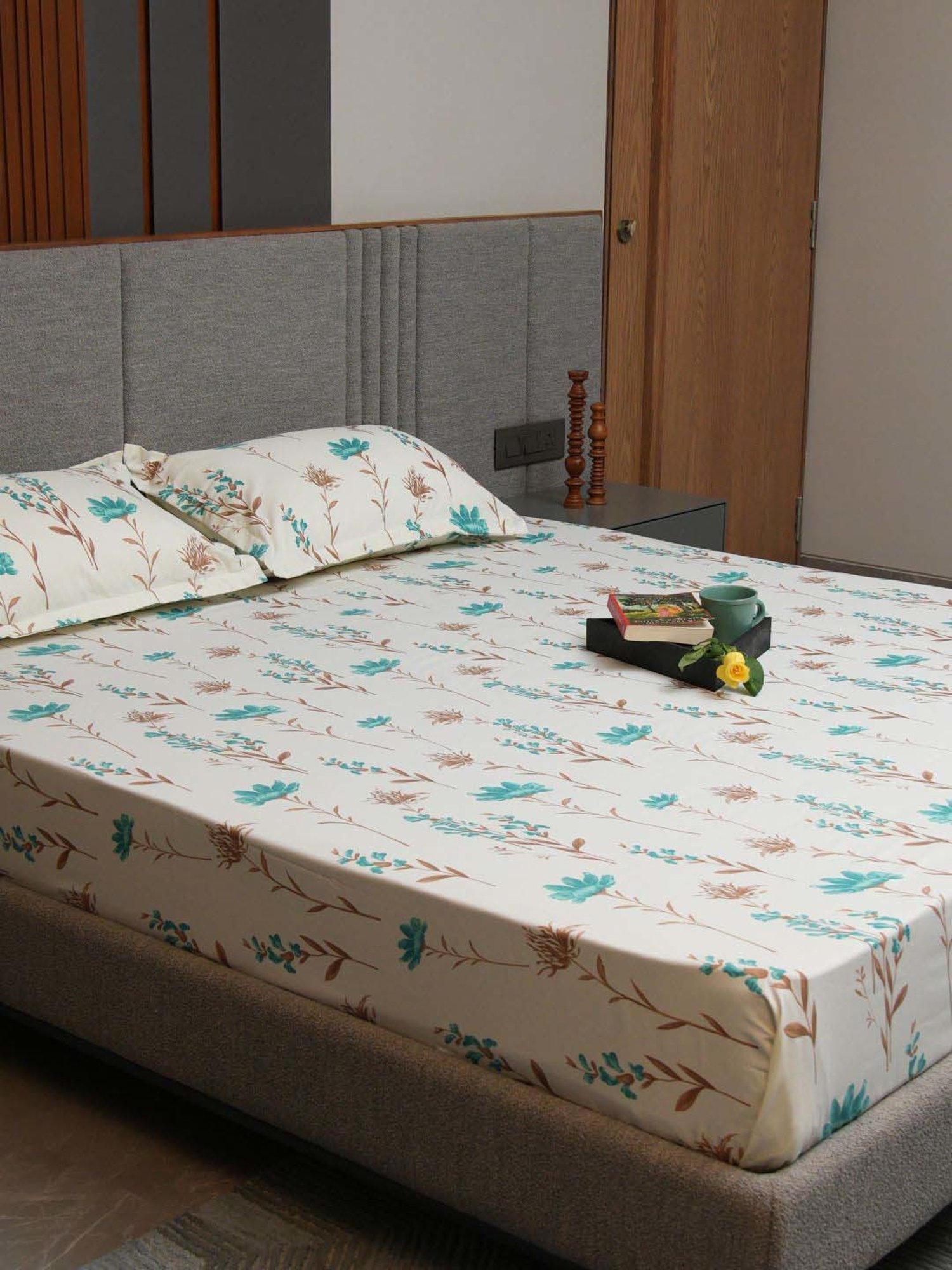 Urban Space Turquoise & White Cotton 200 TC Orchid Blooms King Fitted Bedsheet with 2 Pillow Covers