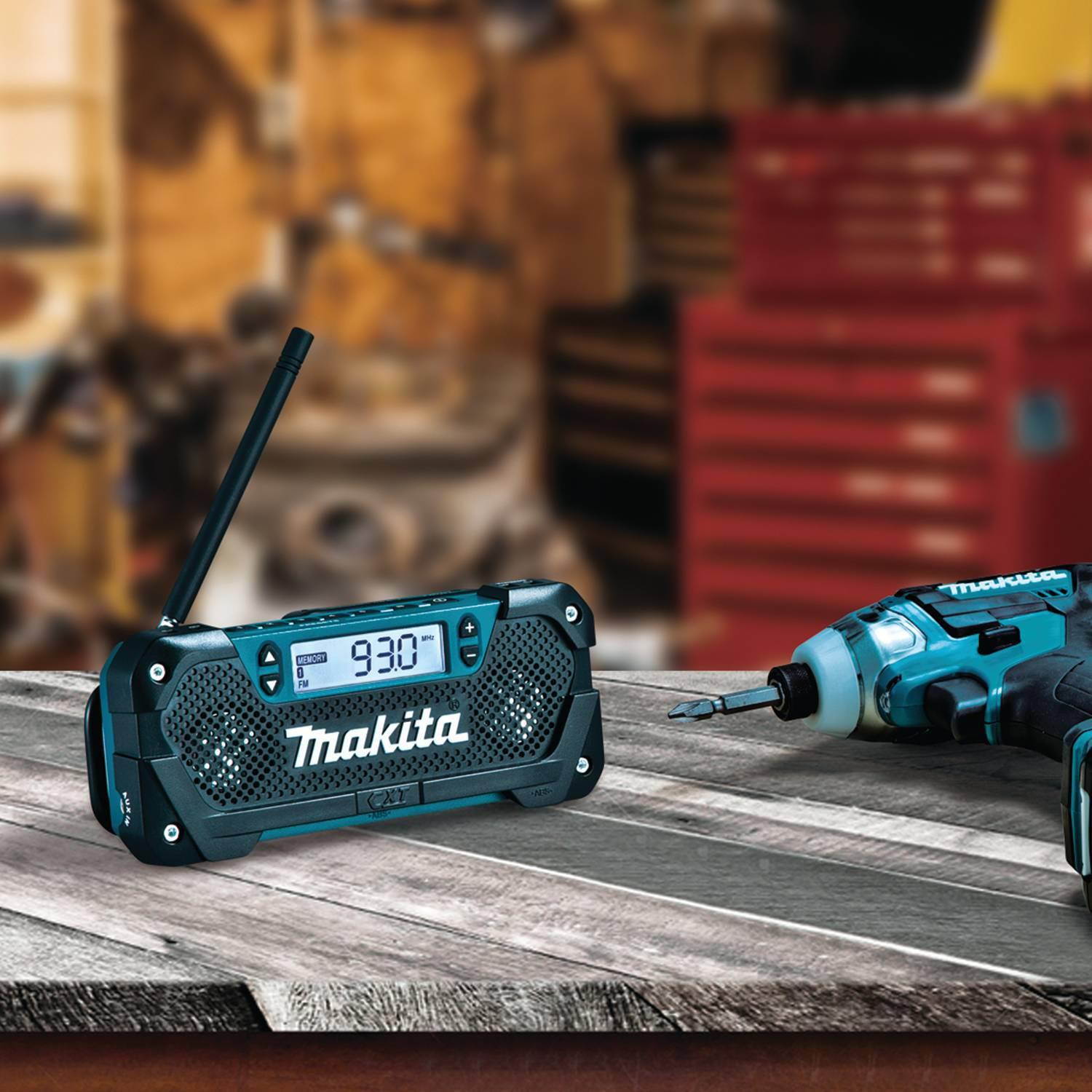 Makita Cordless Compact Job Site AM/FM Radio (Battery Not Included)