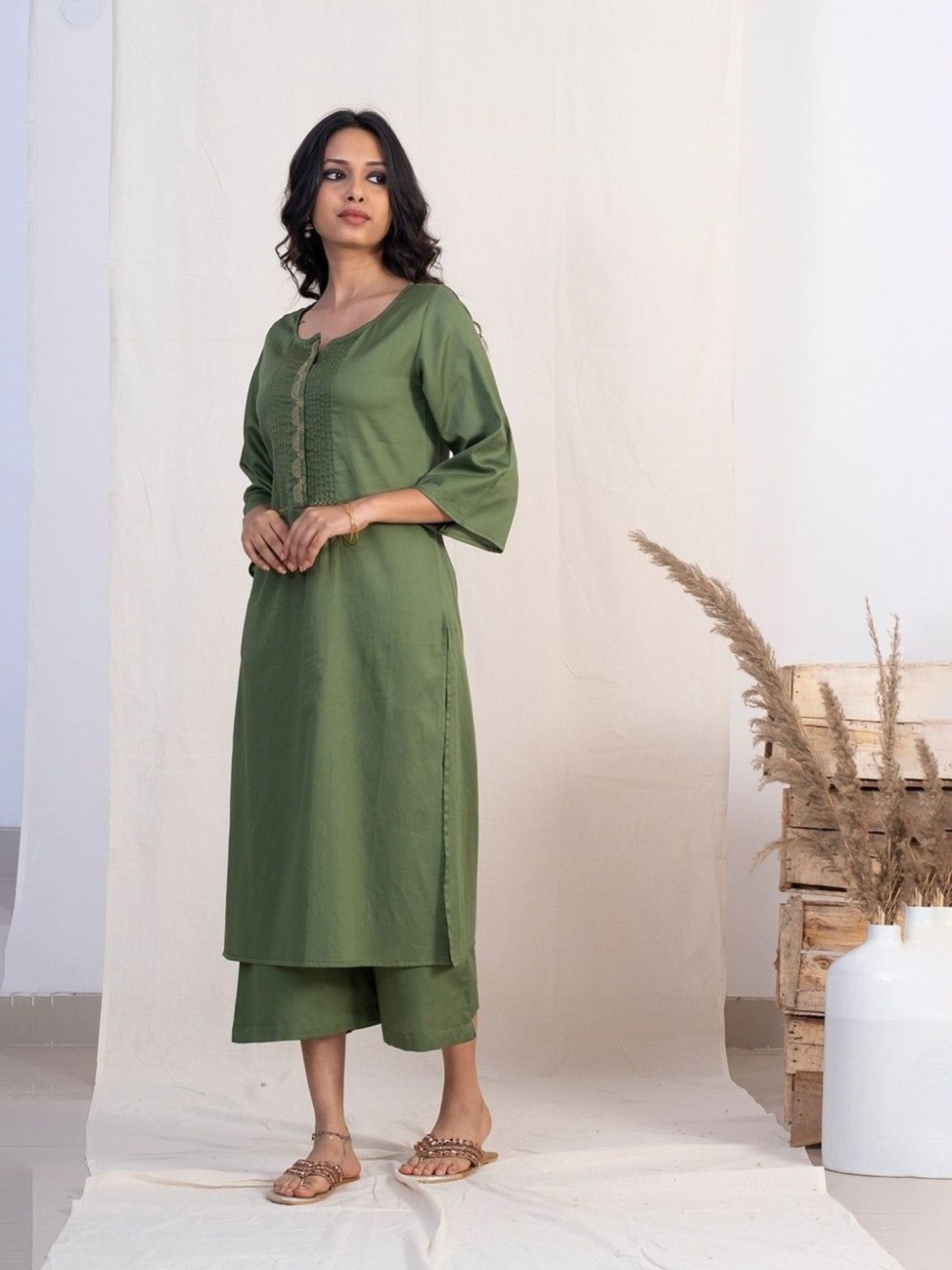Akiso Jashn Green Round Neck With Pintucks