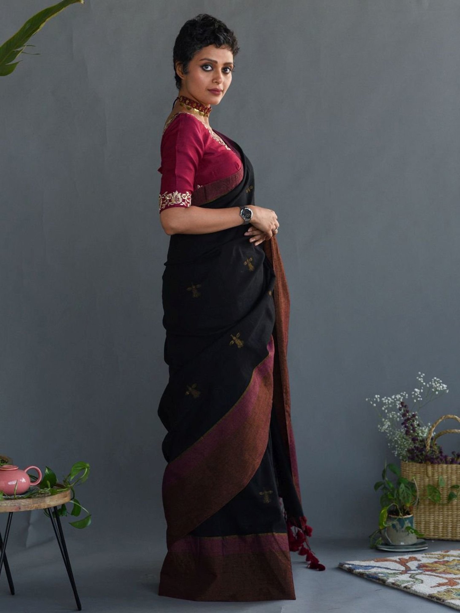 Suta Black Cotton Woven Saree Without Blouse