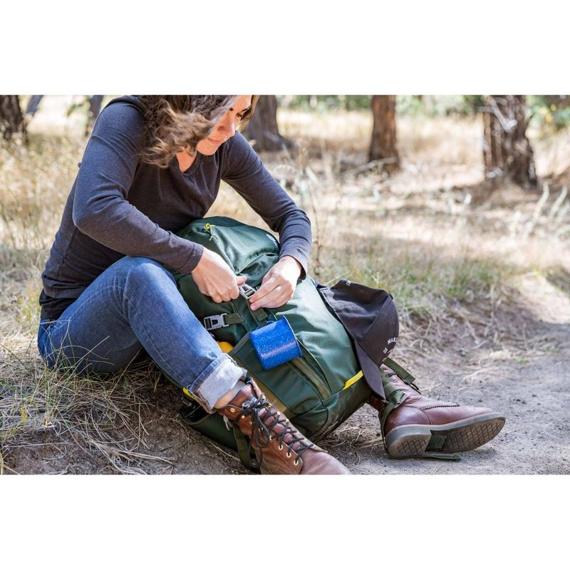 Sierra Designs 21.26" Mount Sanitas 40L Backpack - Green