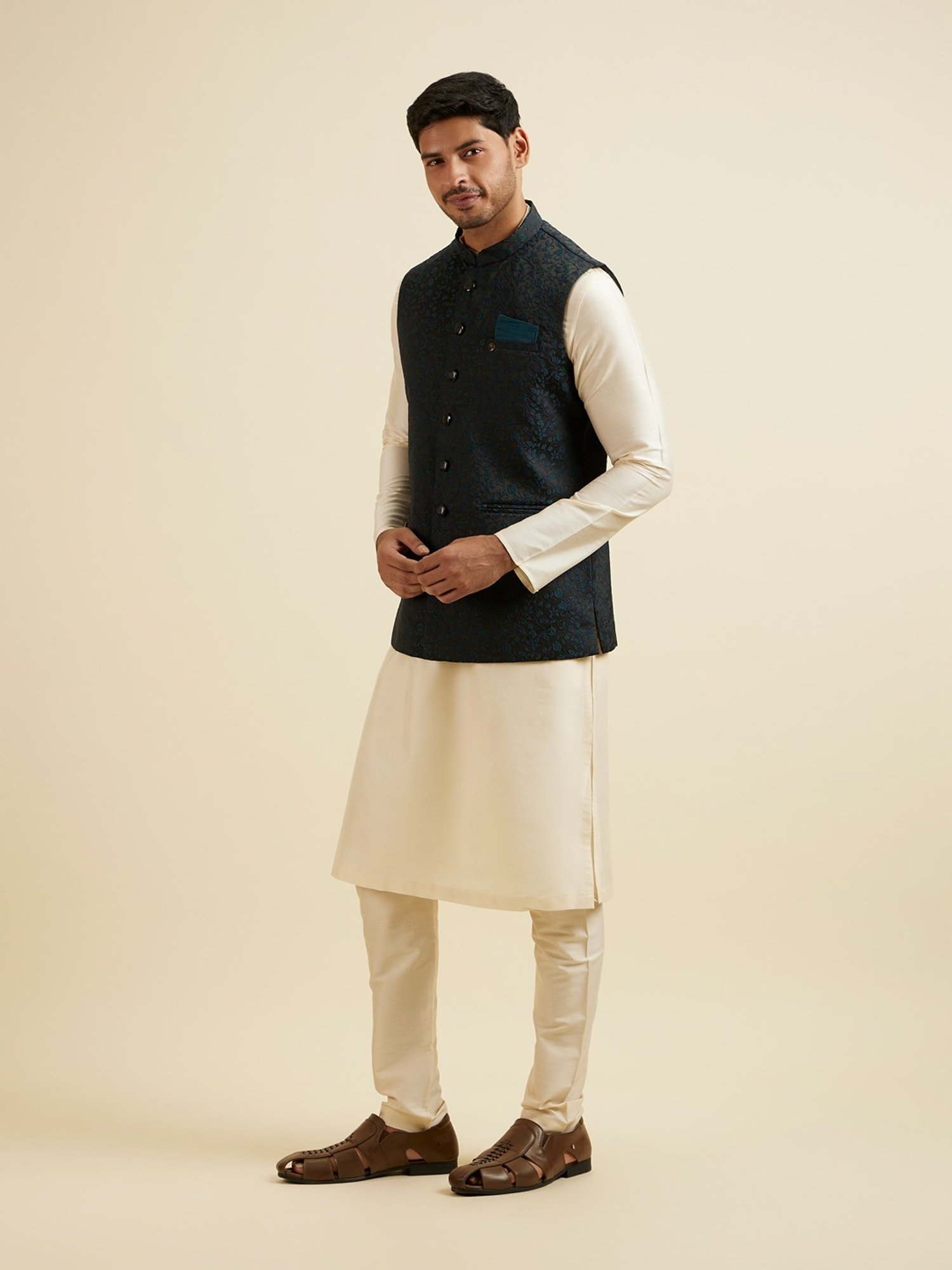 Manyavar Black Regular Fit Embroidered Nehru Jacket