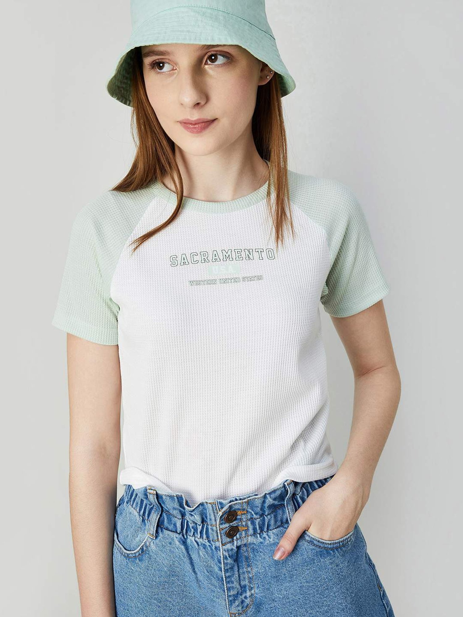 Ginger by Lifestyle White & Mint Green Color-Block Top