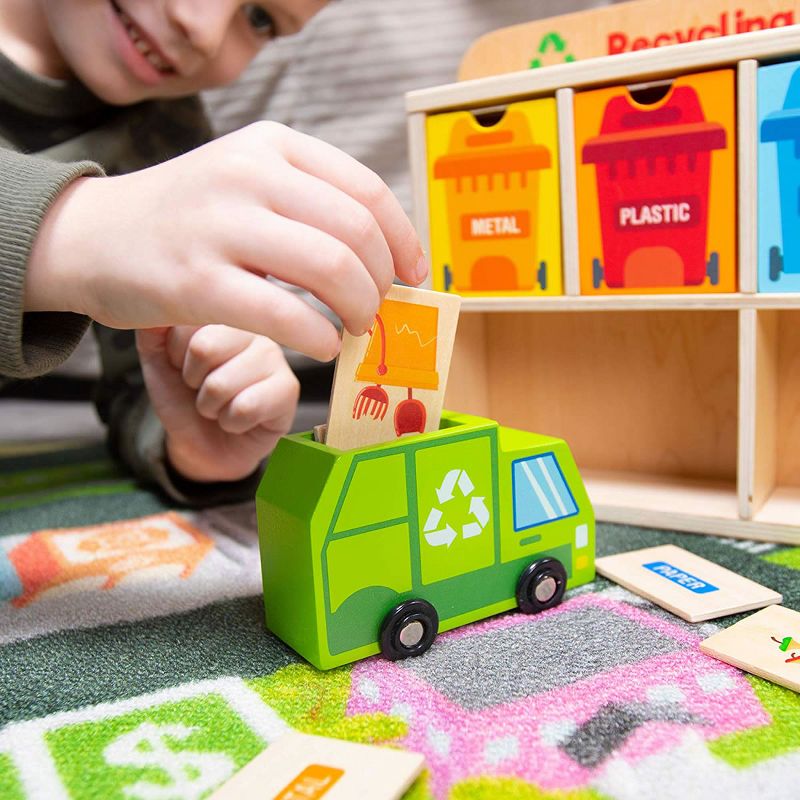 Ertl Thomas & Friends Wooden Railway Pirate Cove Discovery Set