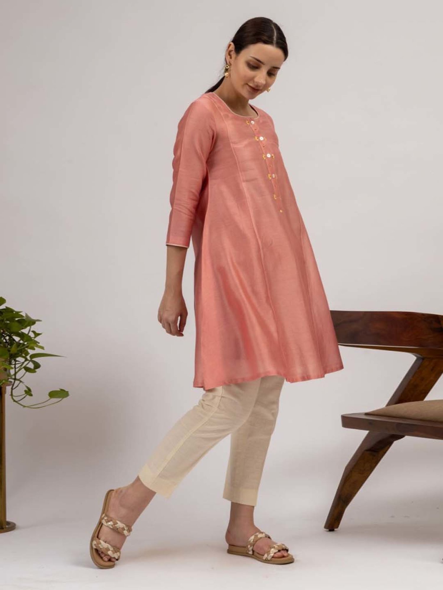 Mushio Pink Nina Hand Embroiderd Chanderi Silk Kurta With Slip