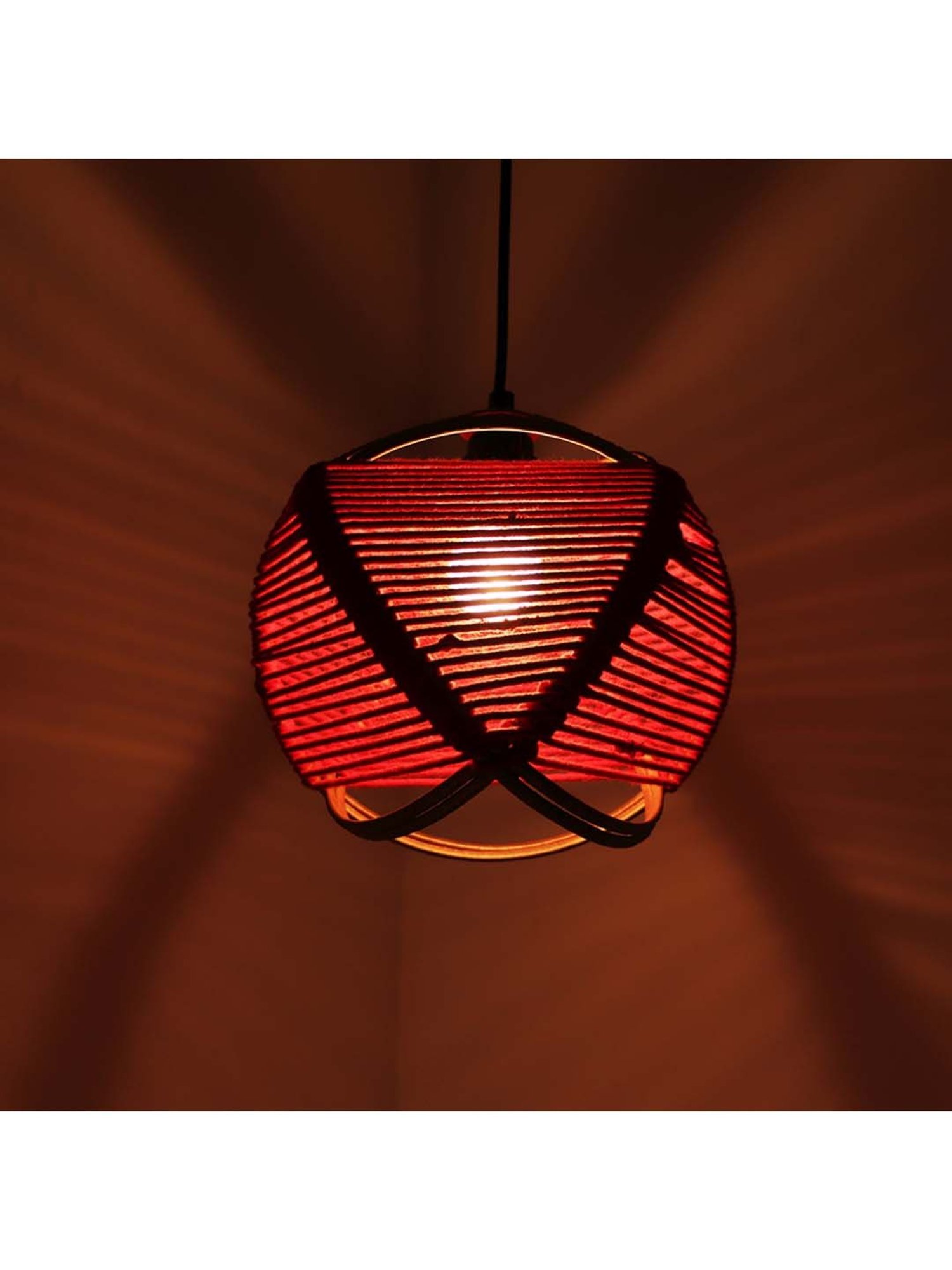 ExclusiveLane 'Jute Goblet' Matte Gold & Red Iron Hand-Etched Pendant Lamp - Set of 1