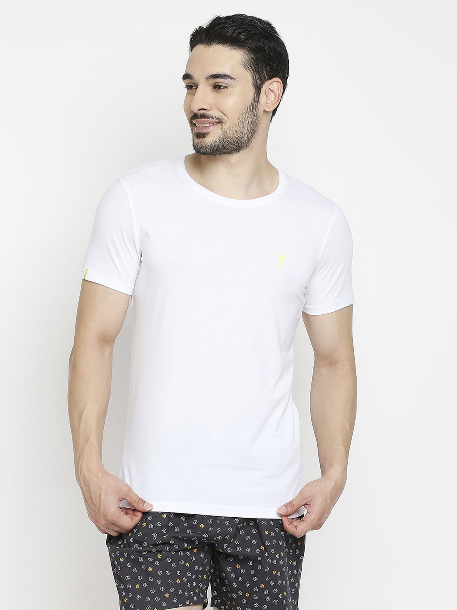 UnderJeans by Spykar White & Maroon Regular Fit T-Shirt