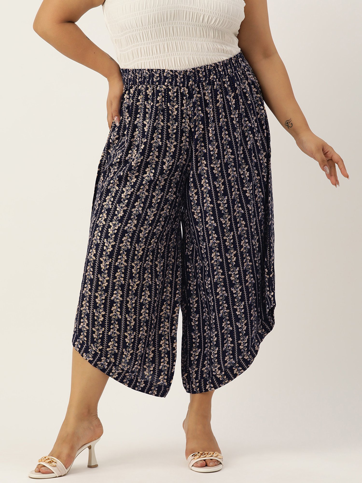theRebelinme Navy Floral Print Relaxed Fit High Rise Plus Size Culottes
