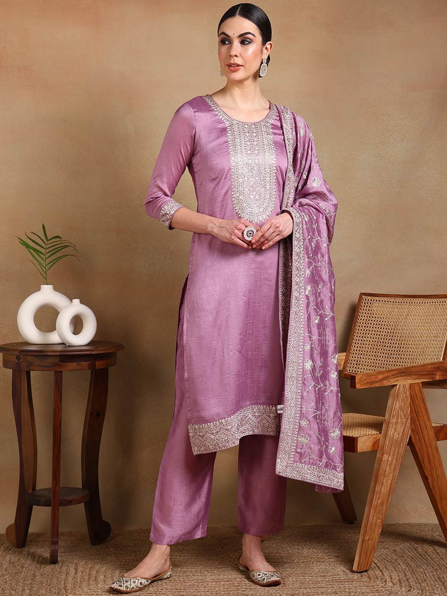 Vaamsi Lavender Silk Embroidered Kurta With Pant & Dupatta