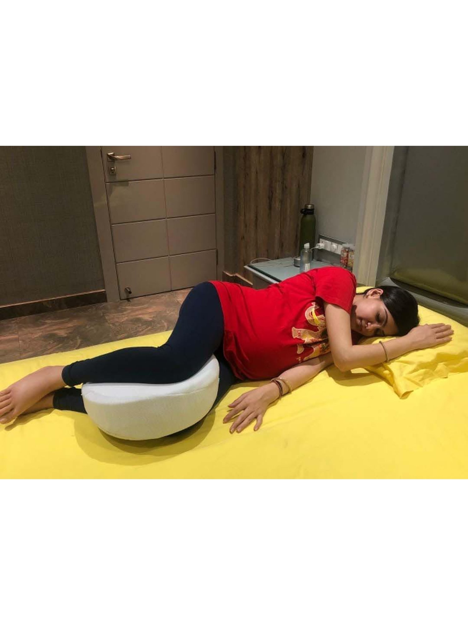 The White Willow White C-Shaped Maternity Pillow - Set of 1