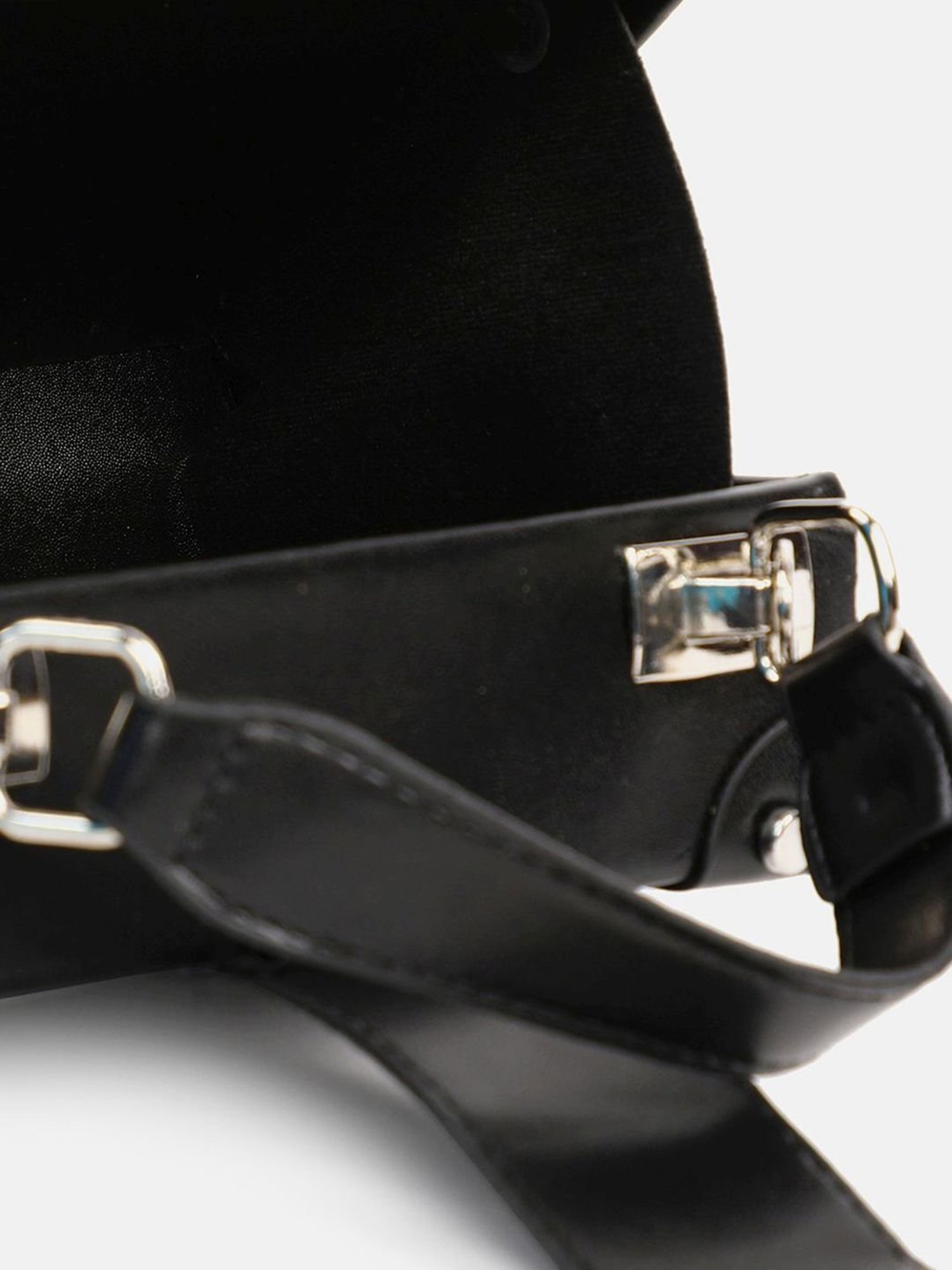 HauteSauce Black Solid Small Box Handbag